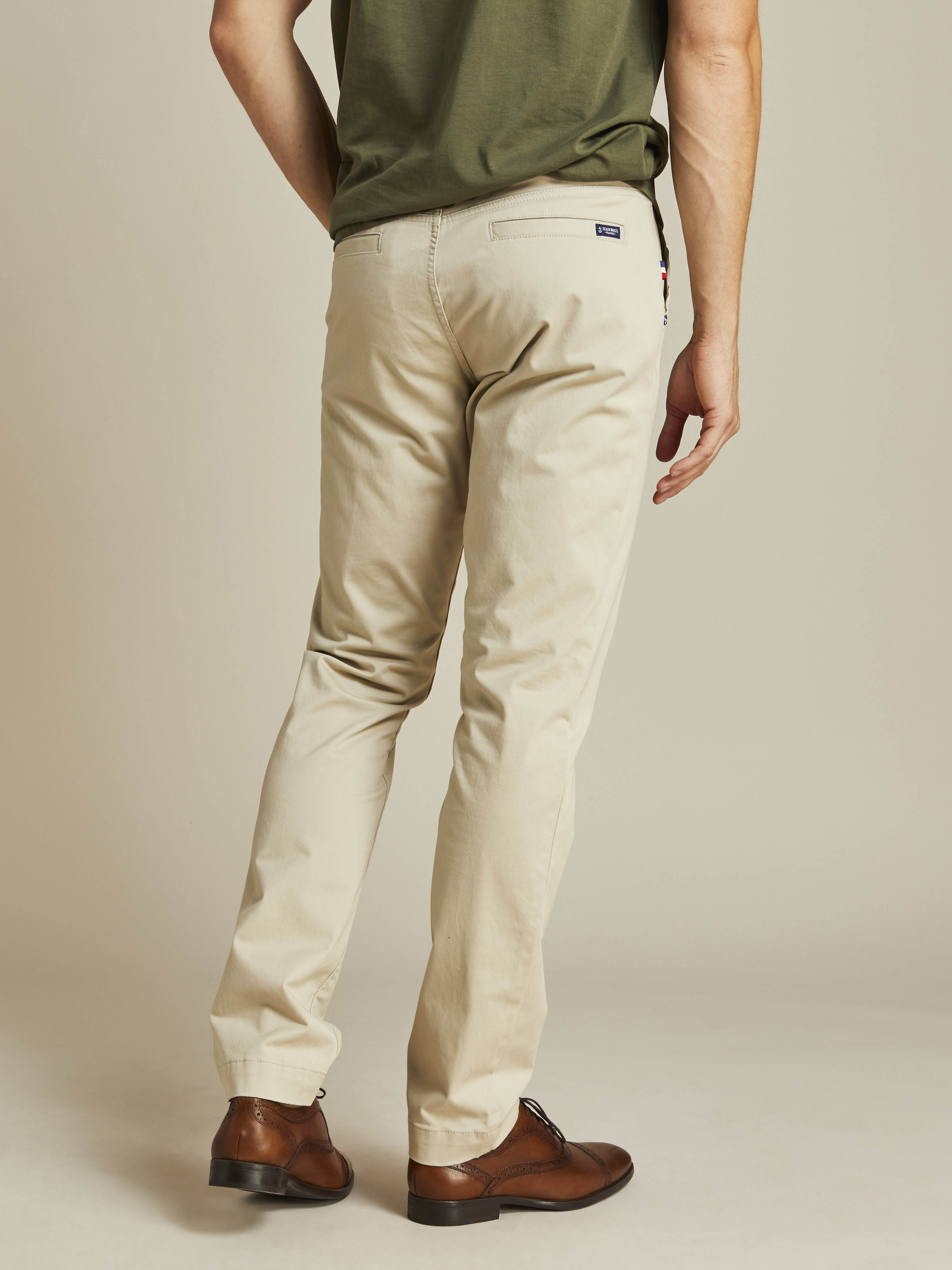 Brian Stretch Chino 7206896_I4Y_JEAN PAUL_NOS_Modell-back_Brian Stretch Chino I4Y.jpg_