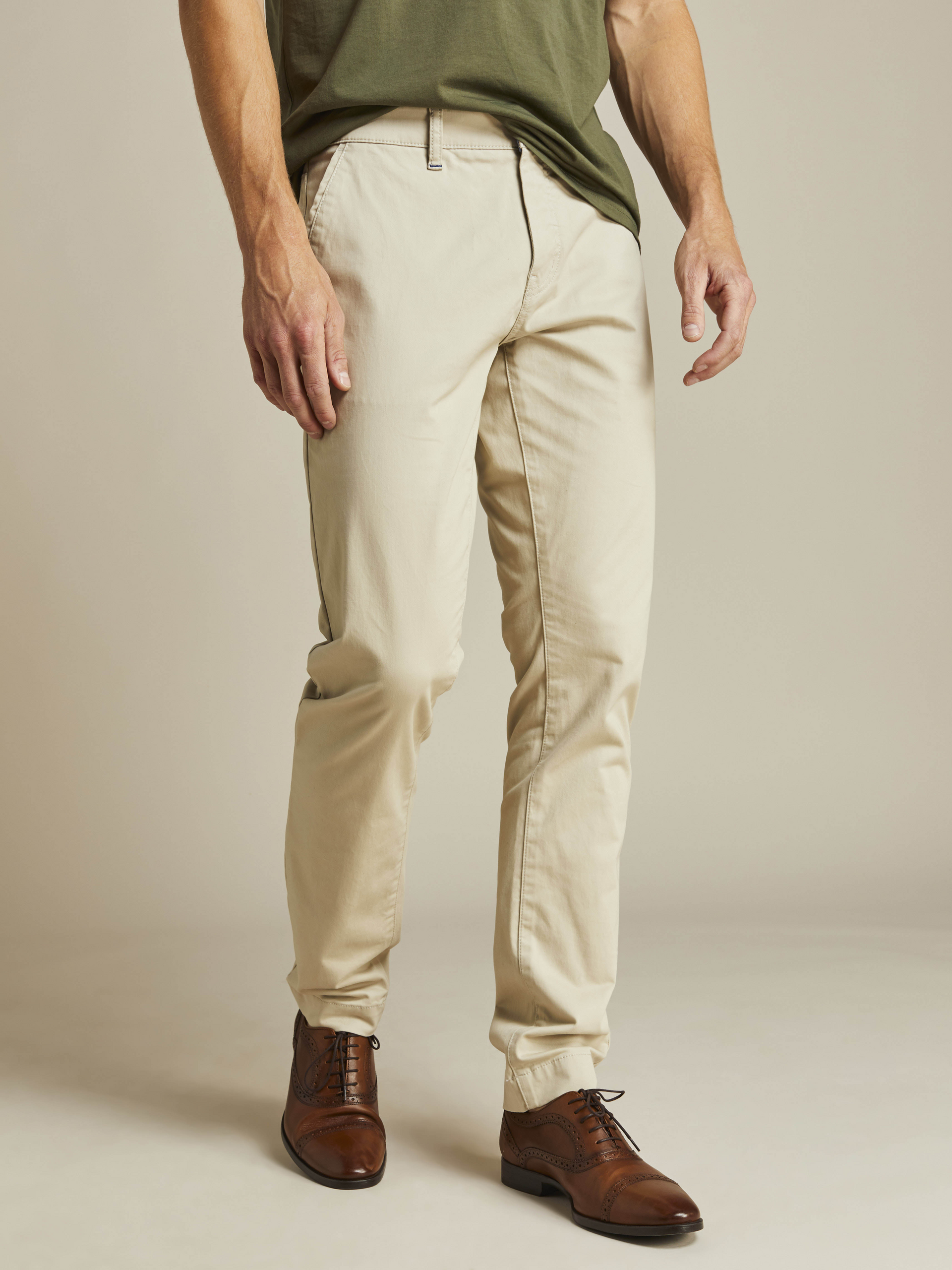 Brian Stretch Chino 7206896_I4Y_JEAN PAUL_NOS_Modell-front_Brian Stretch Chino I4Y.jpg_