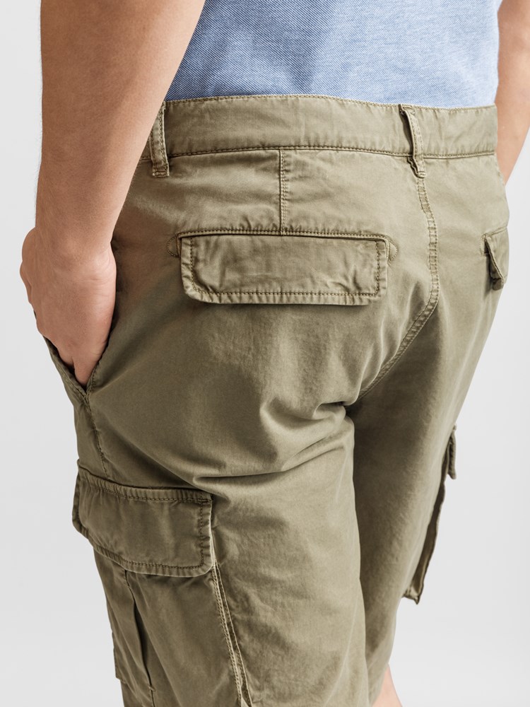 Mike Cargo twill shorts 7232238_JP52_MIKE CARGO TWILL BERMUDA_DETAIL_GMM_L_Mike Cargo twill shorts GMM.jpg_Right||Right
