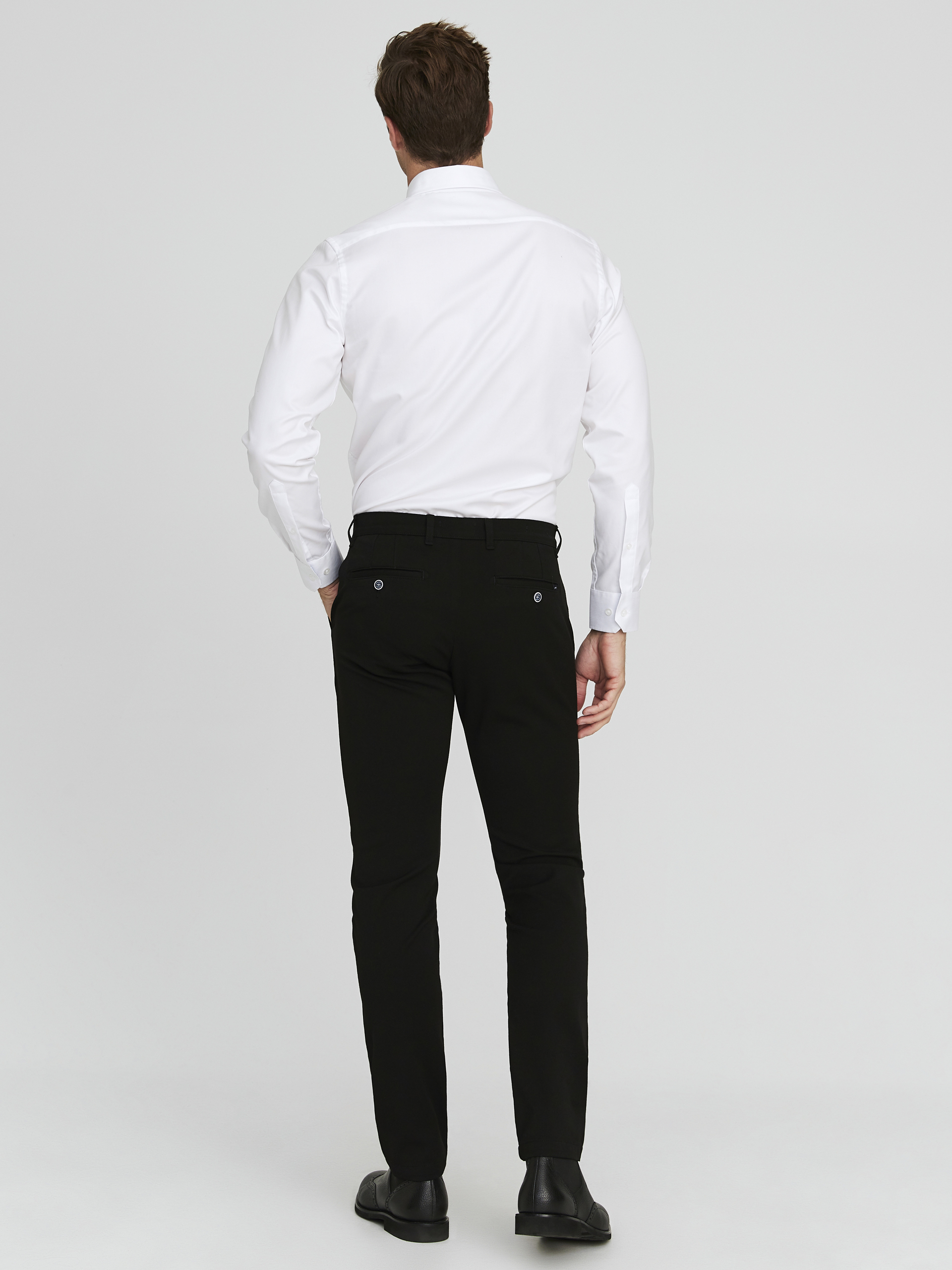 Brad Stretch Chino 7244095_C18-JEANPAUL-A20-Modell-back_43468_Brad Stretch Chino C18.jpg_Back||Back