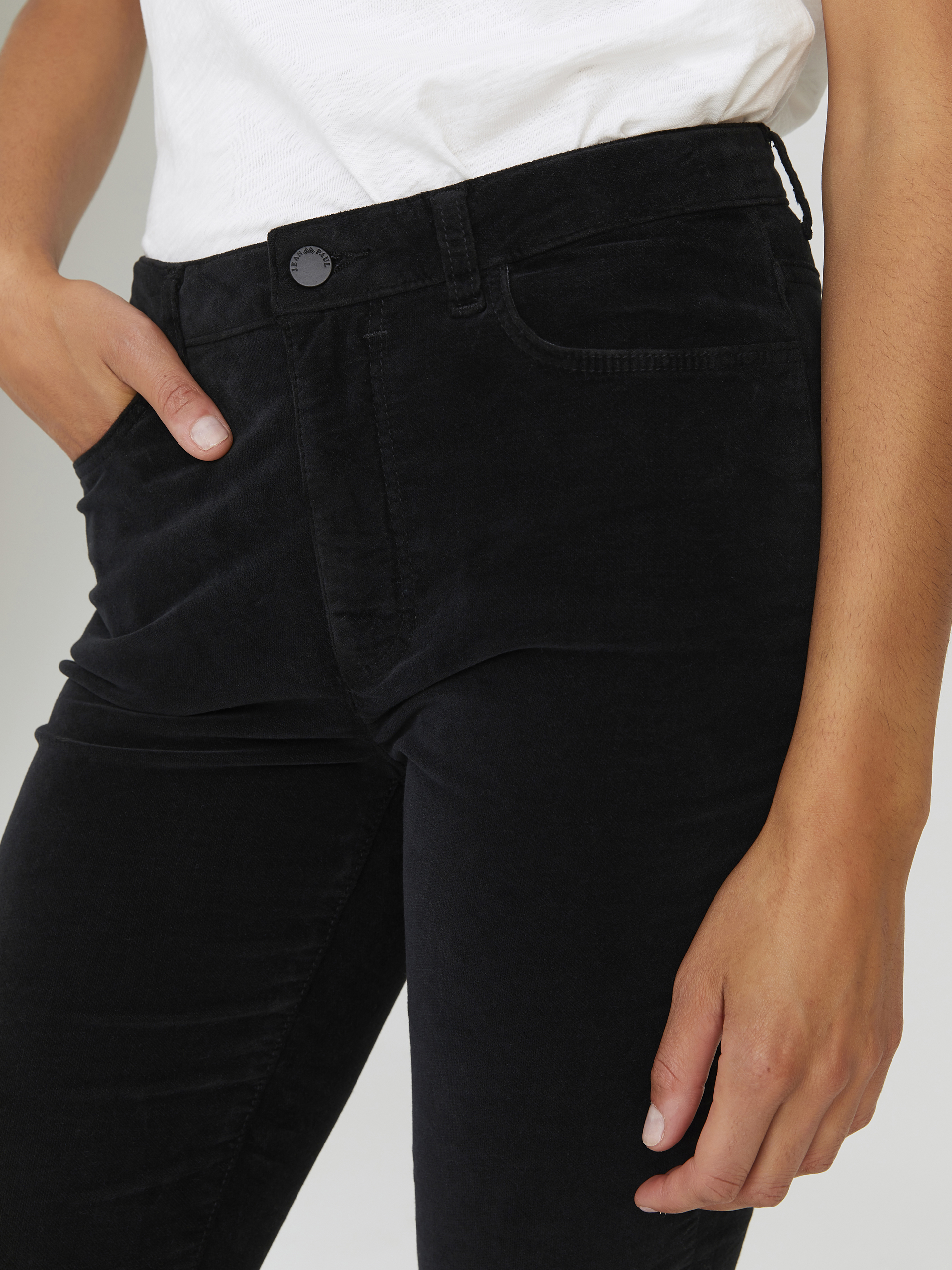 Ine velurbukse 7245280_JEAN PAUL_W20_INE HIGHWAIST VELOUR PANT_40_C18_SVART_1199_Modell_-front_95982_Ine velurbukse C18_Ine velurbukse C18 7502156.jpg_