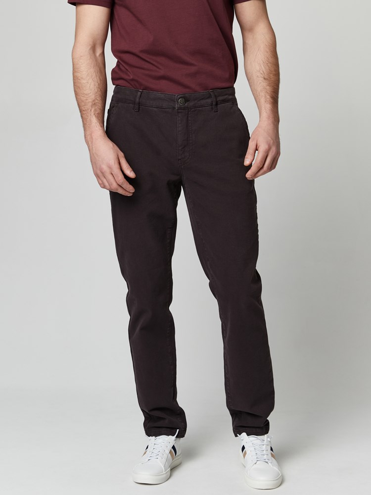 Brian Soft Chino 7247475_AIQ-JEANPAUL-A21-Modell-front_13645_Brian Soft Chino AIQ_Brian Soft Chino AIQ 7247475.jpg_Front||Front