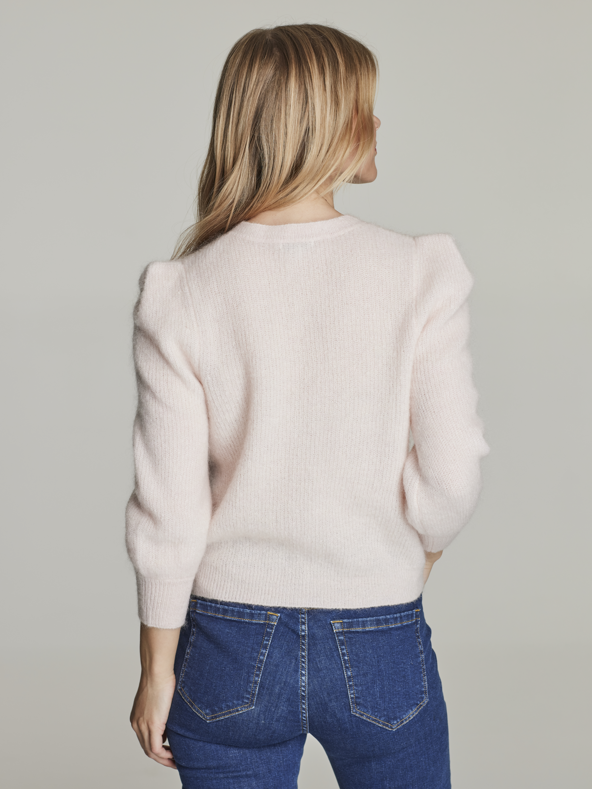 Dolores cardigan 7248611_MGU-JEANPAULFEMME-S22-Modell-back_39832_Dolores cardigan MGU_Dolores cardigan MGU 7248611.jpg_Back||Back