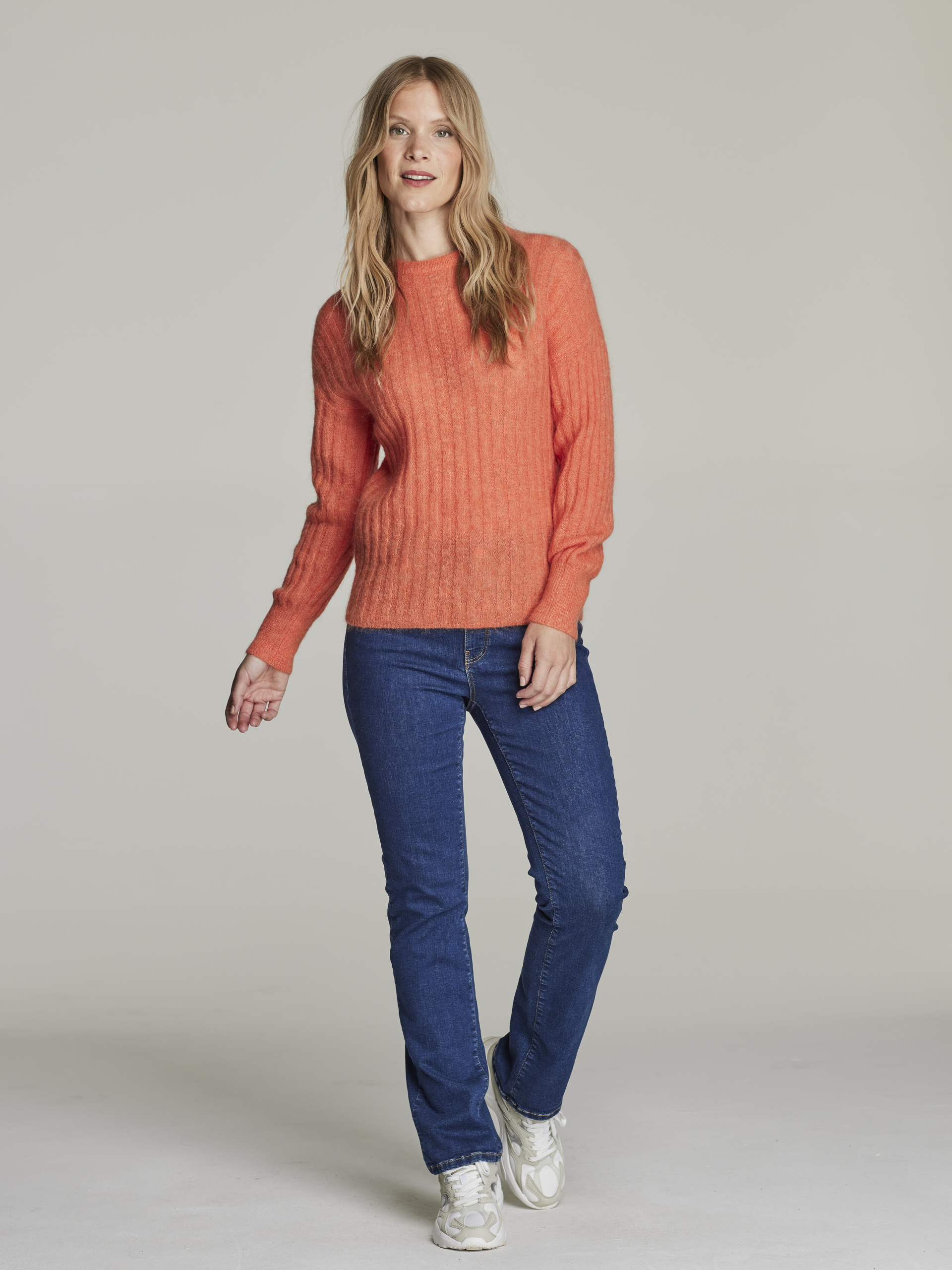 Petronella genser 7249001_MPU-JEANPAULFEMME-S22-Modell-front_50233_Petronella genser MPU_Petronella genser MPU 7249001.jpg_Front||Front