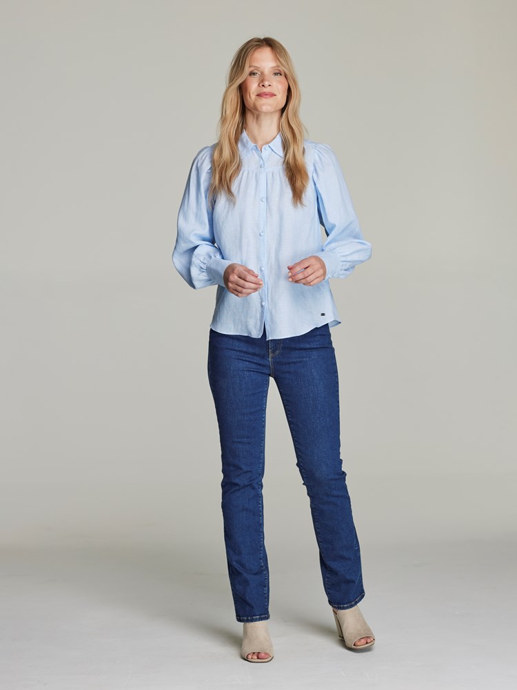 Lilly linbluse 7249059_EN3-JEANPAULFEMME-S22-Modell-front_20827_Lilly linbluse EN3_Lilly linbluse EN3 7249059.jpg_Front||Front