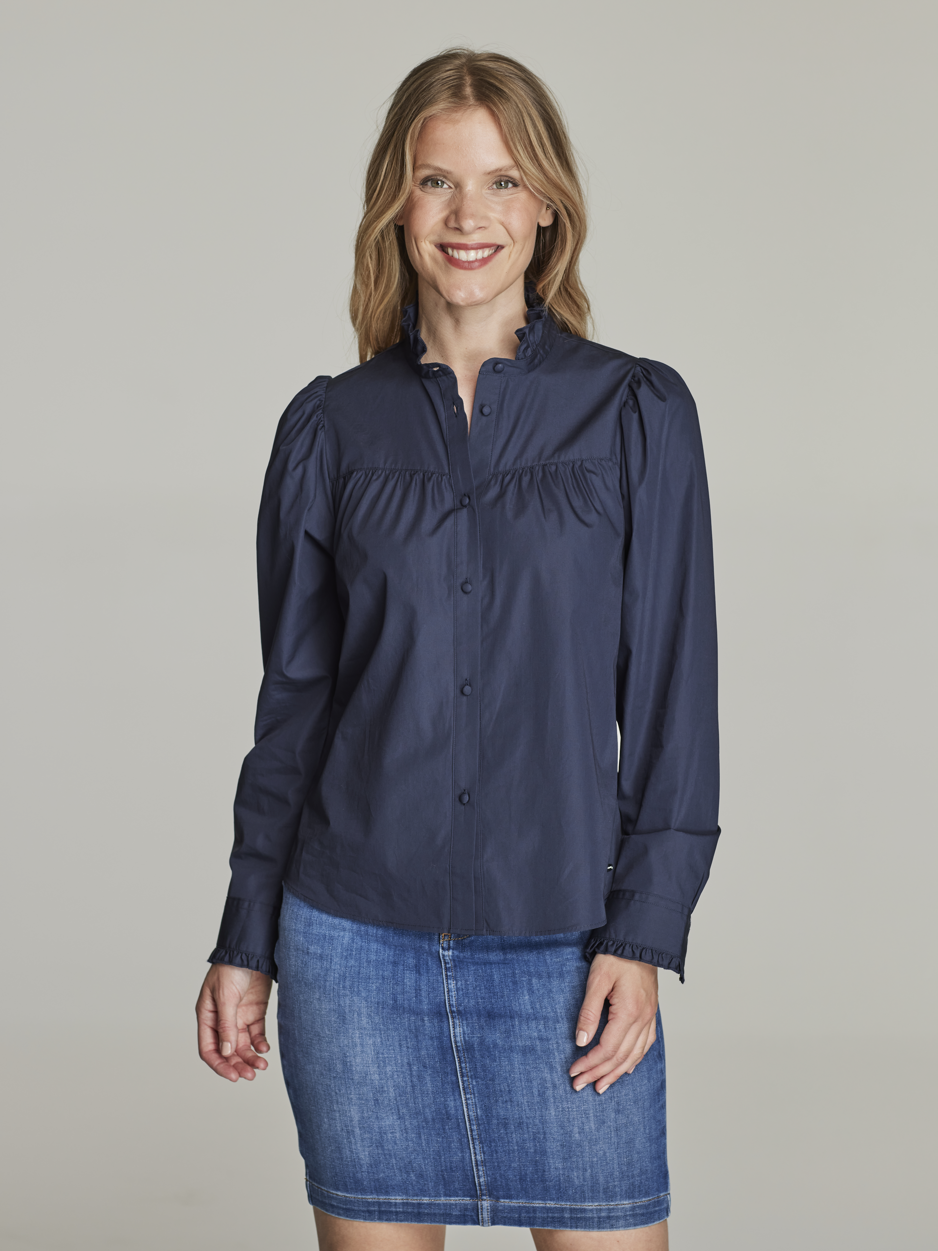 Petra bluse 7249060_EM6-JEANPAULFEMME-S22-Modell-front_82957_Petra bluse EM6_Petra bluse EM6 7249060.jpg_Front||Front