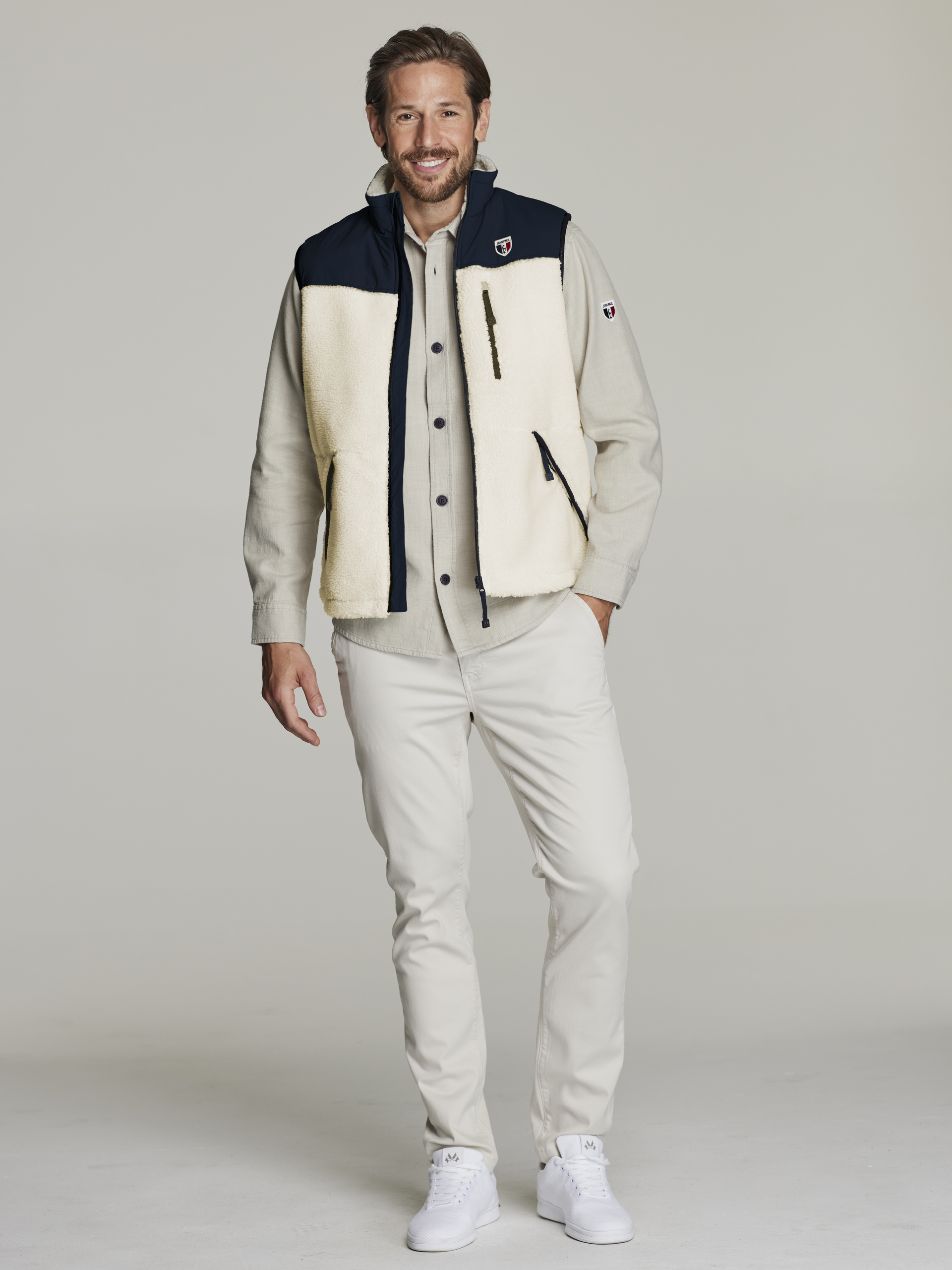 Armand vest 7249089_JEAN PAUL_S22_ARMAND VEST_3_O79_HVIT_1499_Modell_-front_48489[1].jpg_