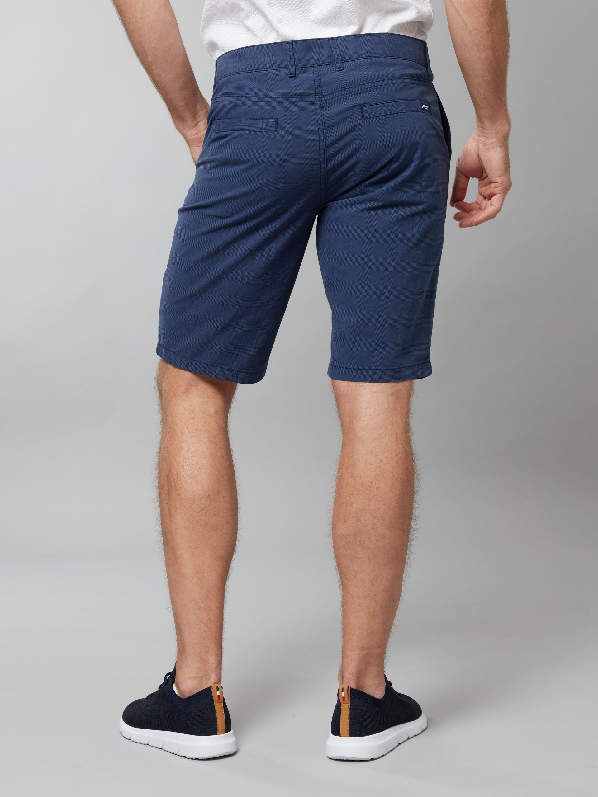 Maislin check shorts 7250241_EGW-JEANPAUL-H22-Modell-Back_9037_Maislin check shorts EGW.jpg_