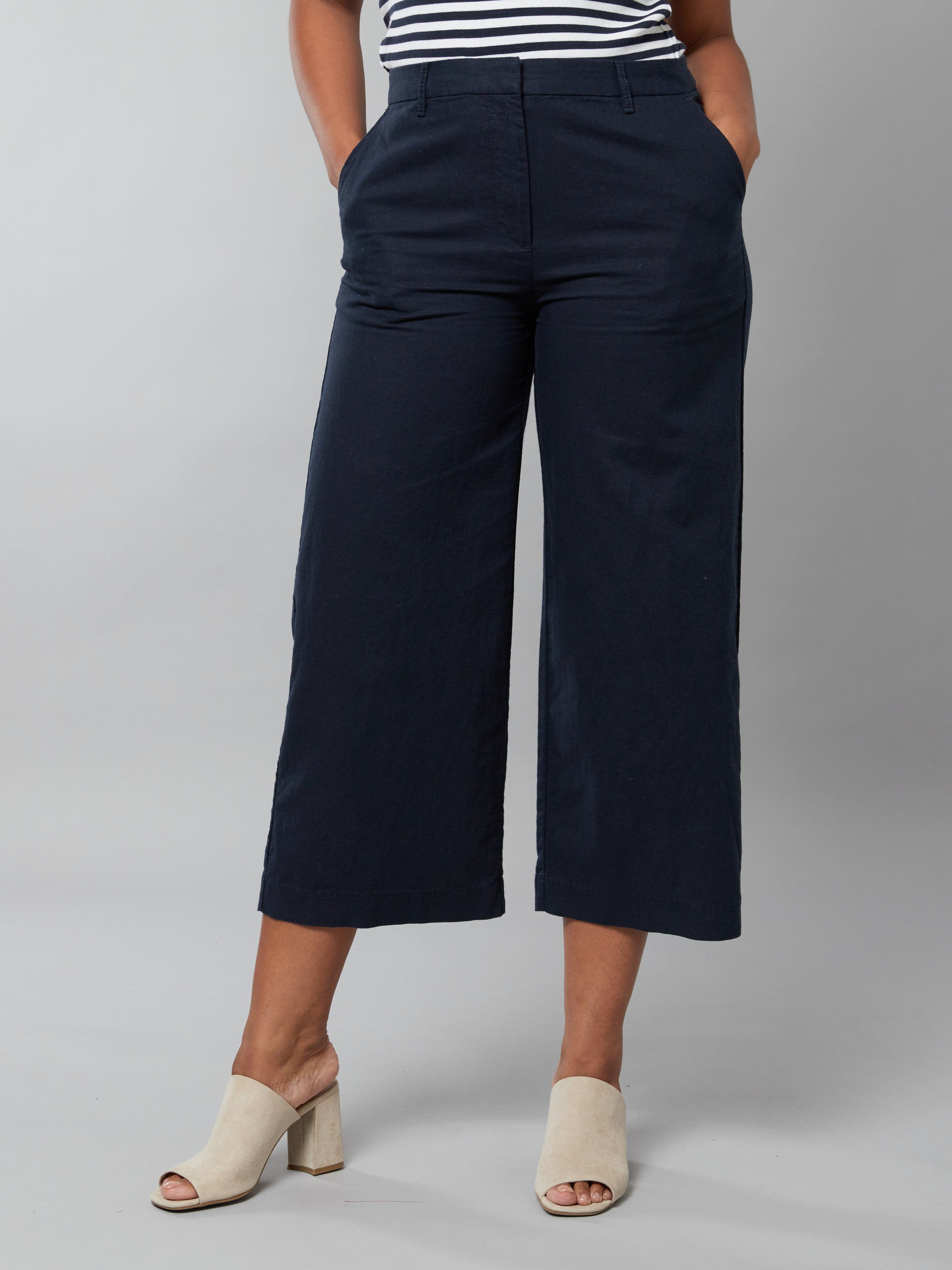 Edina linbukse 7250317_EM6_Jean Paul_Edina Linen Culotte Pant_H22_Modell (3)_Edina linbukse EM6_Edina linbukse EM6 7250317.jpg_
