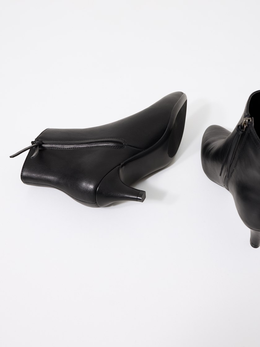 7253278 ID2 7253278_ID2_Jean Paul_Giverny Boots_A25 (3)_Giverny Boots ID2.jpg_