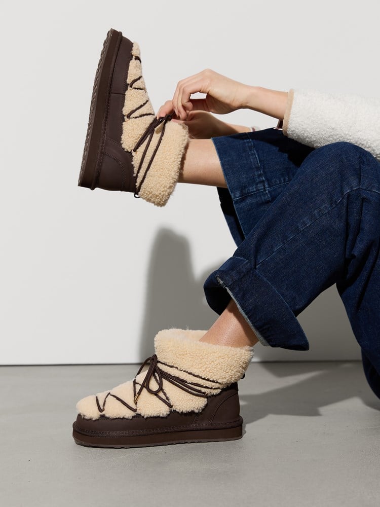 Taissy Snowboot 7253826_A6N_Jean Paul_Taissy Snowboot_A26_Model_Front (2).jpg_