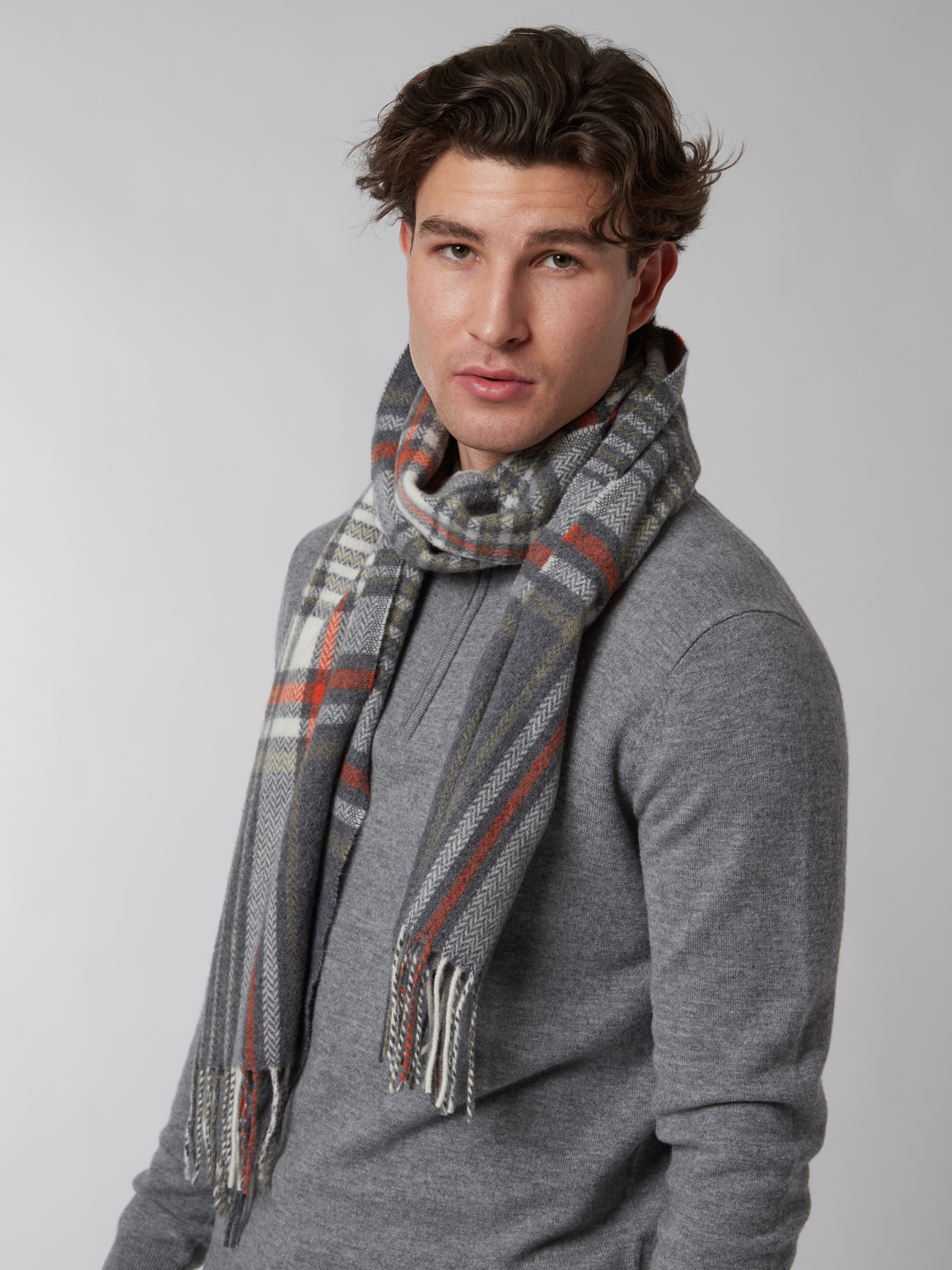 Faustin skjerf 7500052_IGI-JEANPAUL-A22-Modell-Front_100.jpg_Front||Front