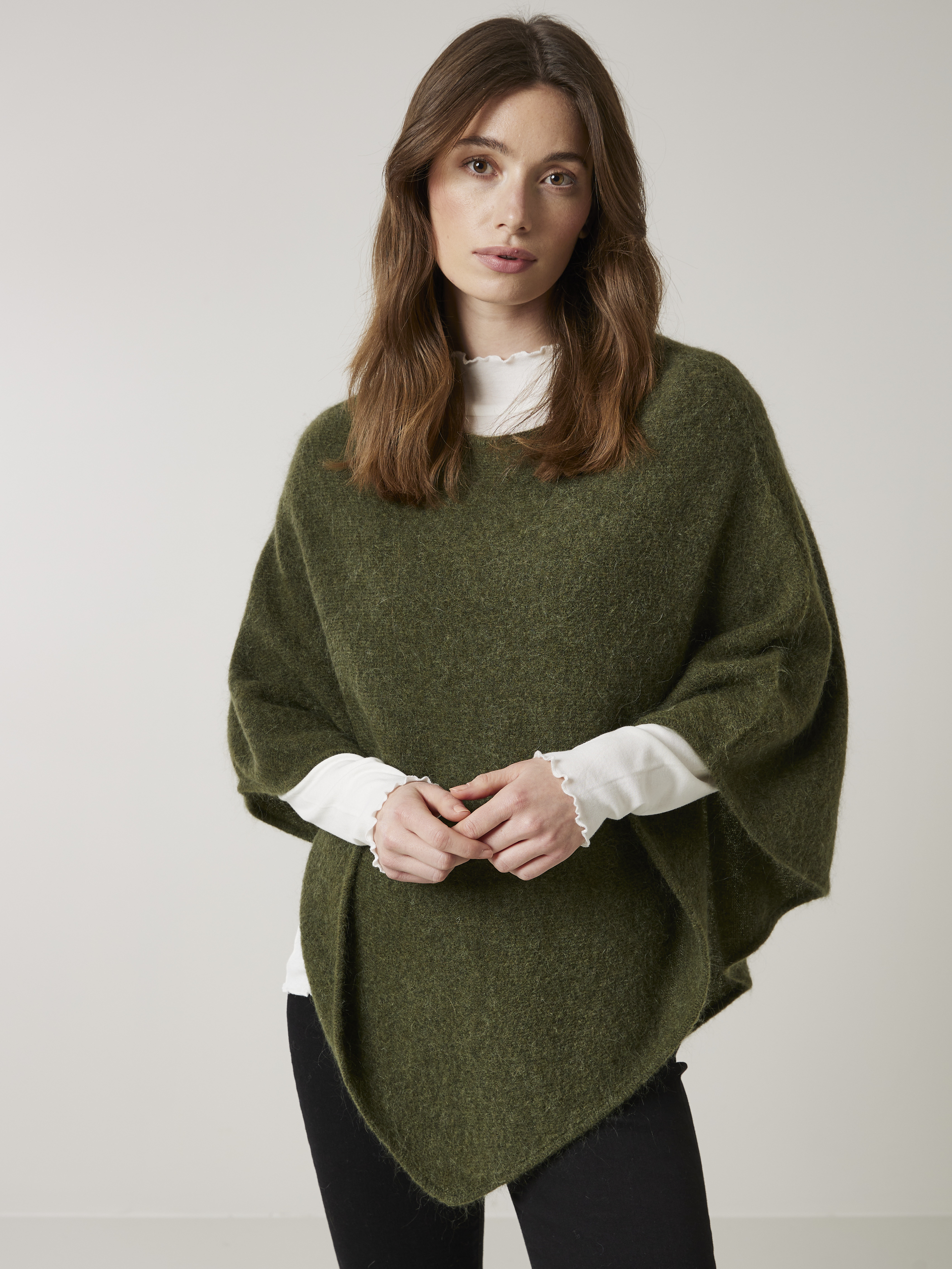 Lotty poncho 7500265_GTD-JEANPAUL-A22-Modell-Front_3997_Lotty poncho GTD.jpg_Front||Front
