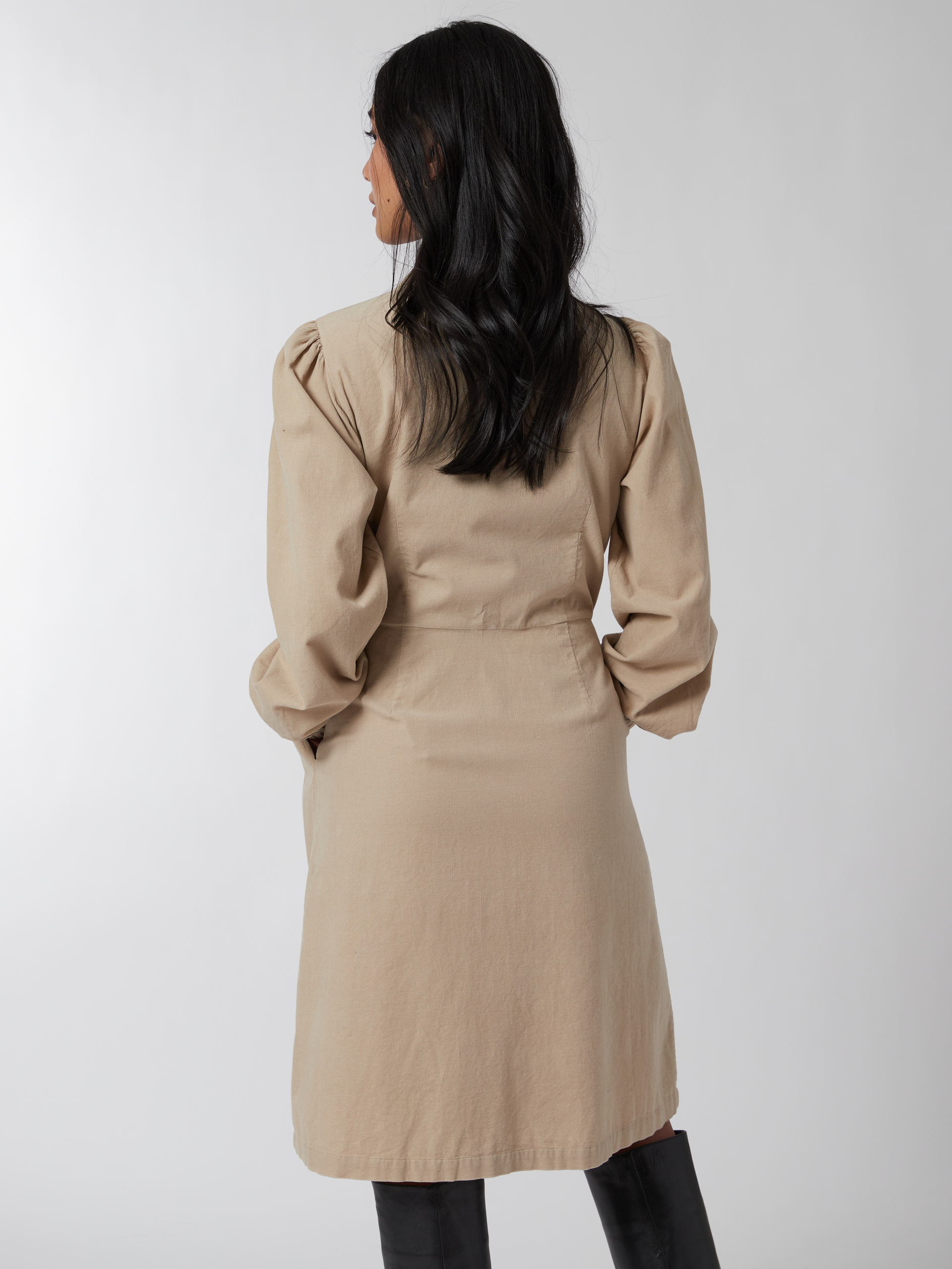 Louanna kjole 7500352_AEI-JEANPAUL-A22-Modell-Back_1815_Louanna kjole AEI_Louanna kjole AEI 7500352.jpg_