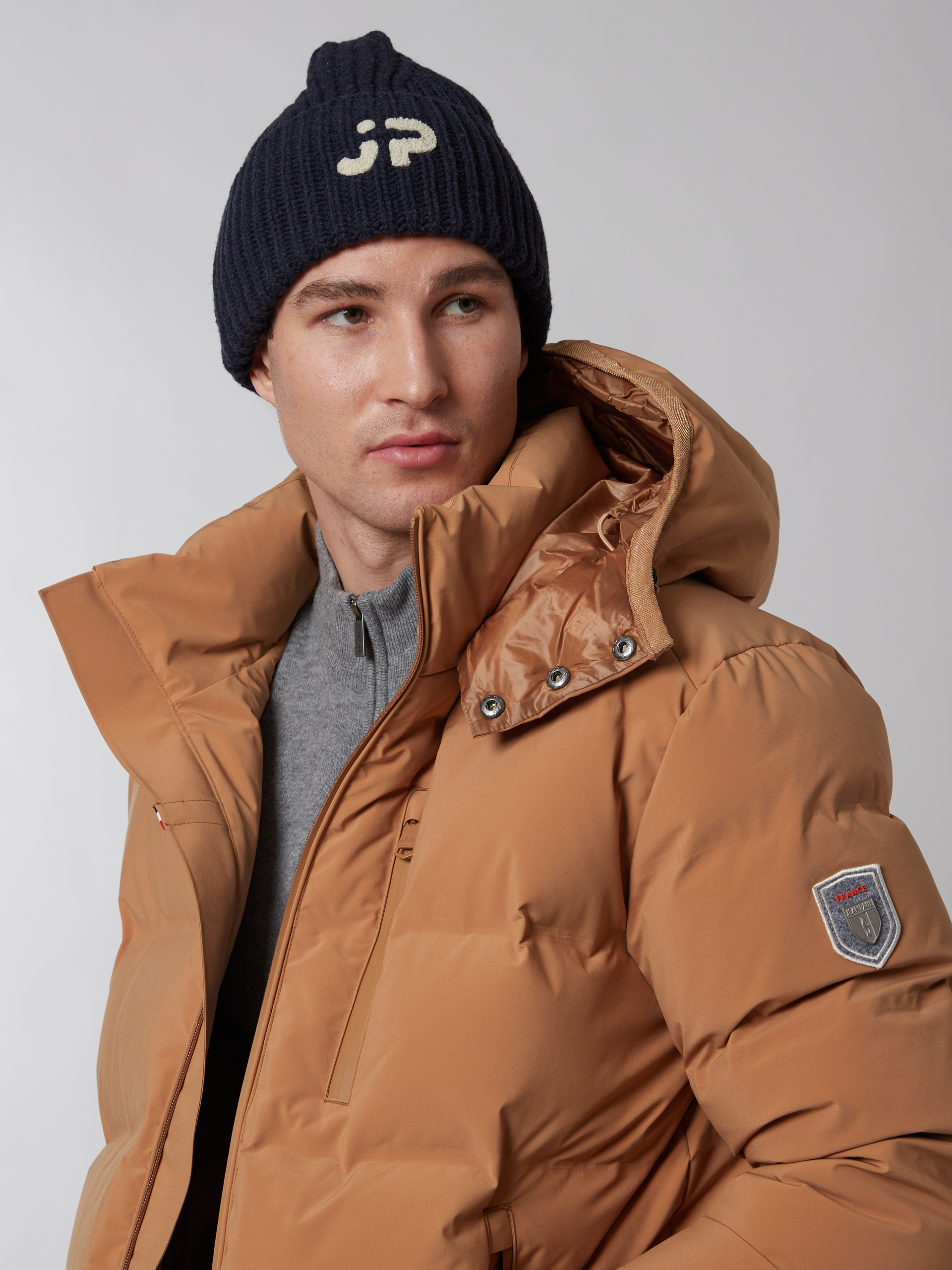 Chester lue 7500530_EM6-JEANPAUL-A22-Modell-Front_886_Chester lue EM6.jpg_Front||Front