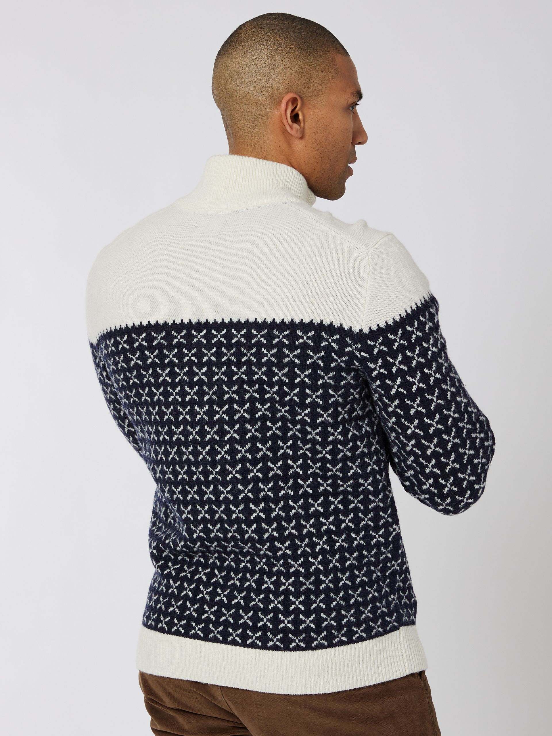 Albertville genser 7500665_O79-JEANPAUL-W22-Modell-Back_6250_Albertville genser O79.jpg_Back