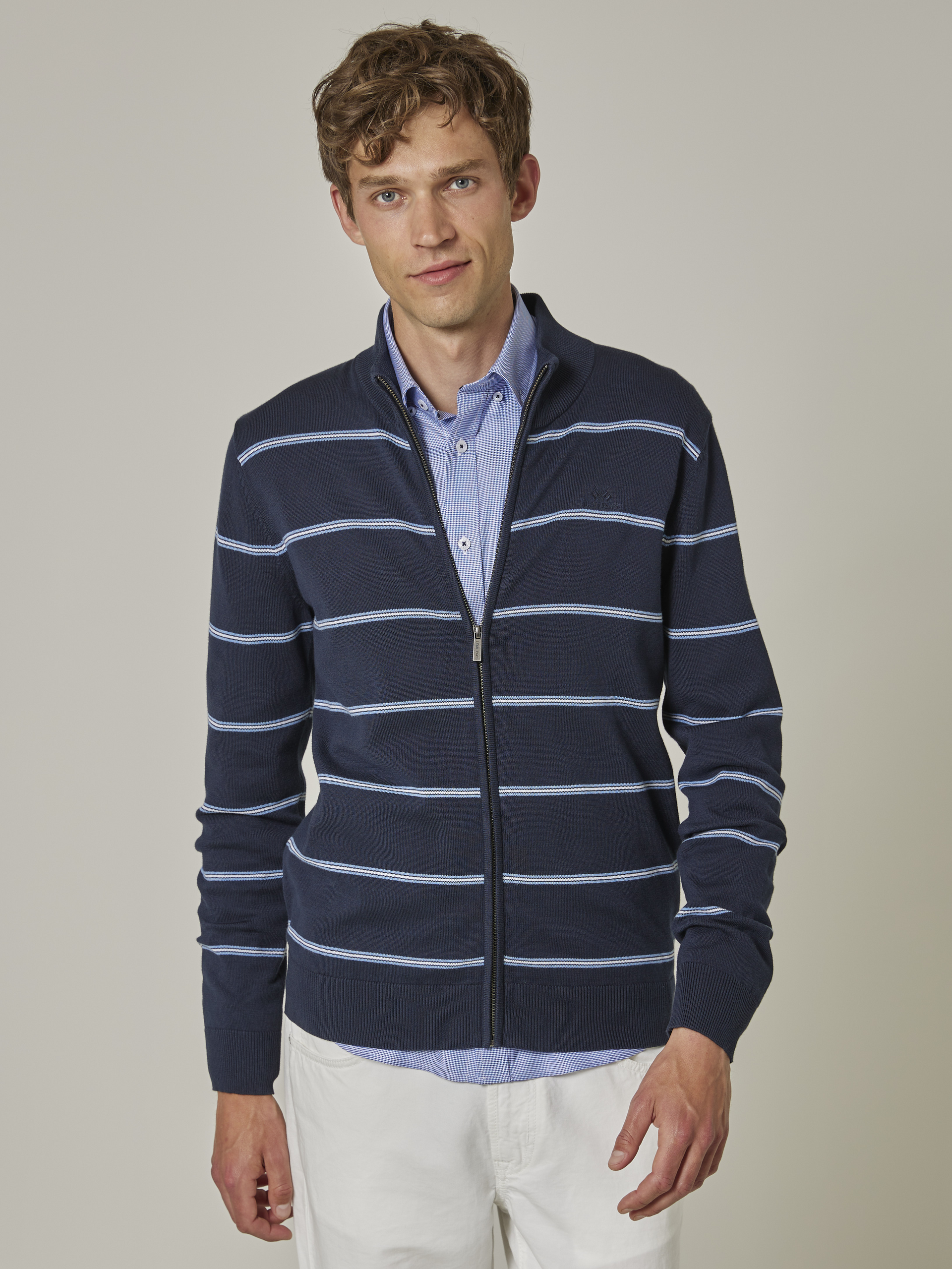 Gerard stripet cardigan 7501817_EM6_Jean Paul_Gerard Stripet Cardigan_S23_Modell (4).jpg_