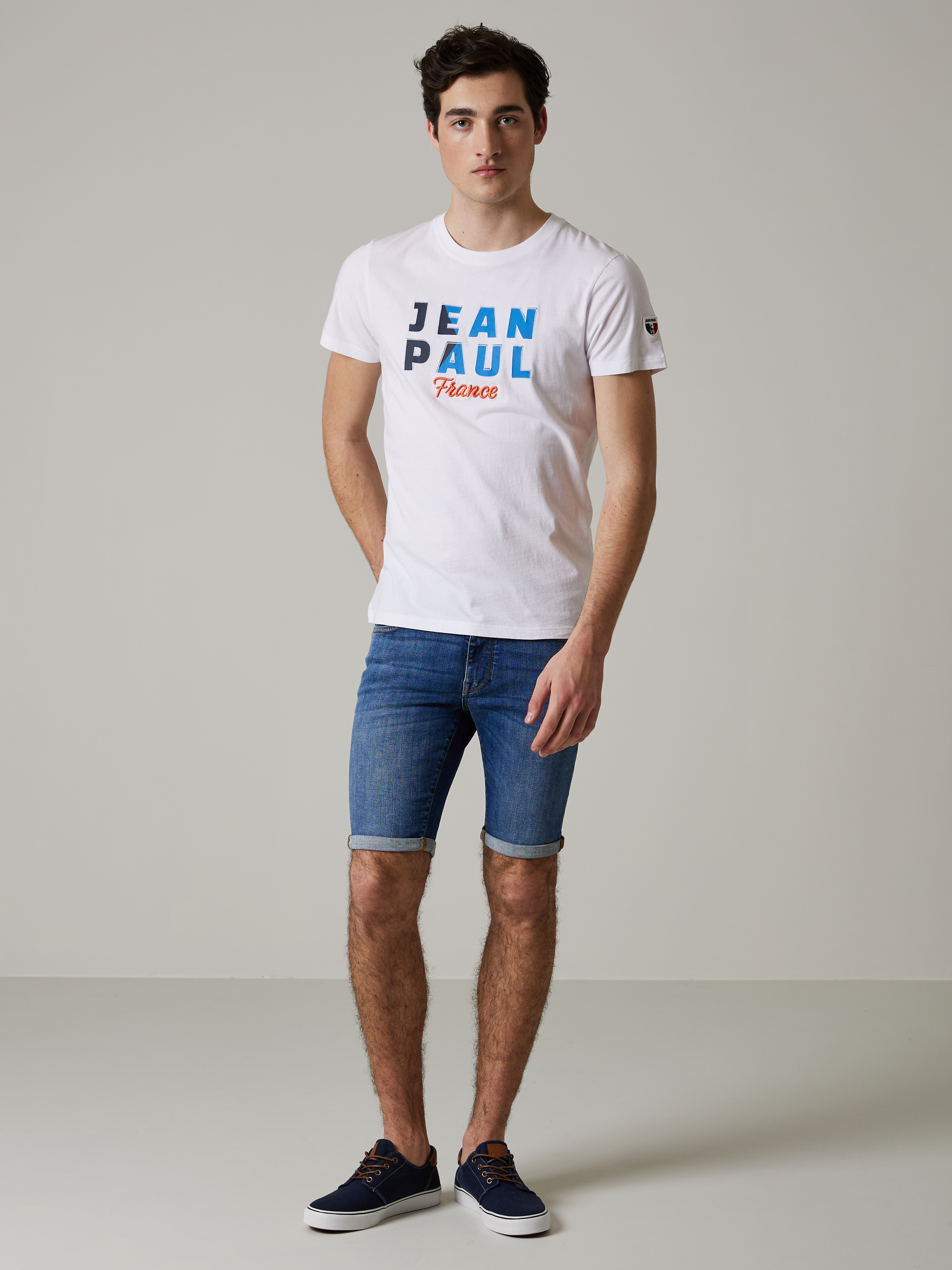 Ramon t-skjorte 7501937_O68-JEANPAUL-S23-Modell-Front_3059_Ramon t-skjorte O68.jpg_Front||Front