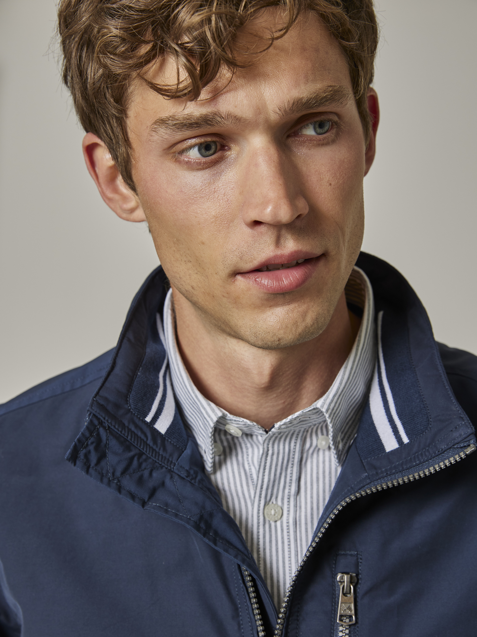 Becker jakke 7502007_EM6-JEANPAUL-S23-Modell-Front_5707.jpg_Front||Front