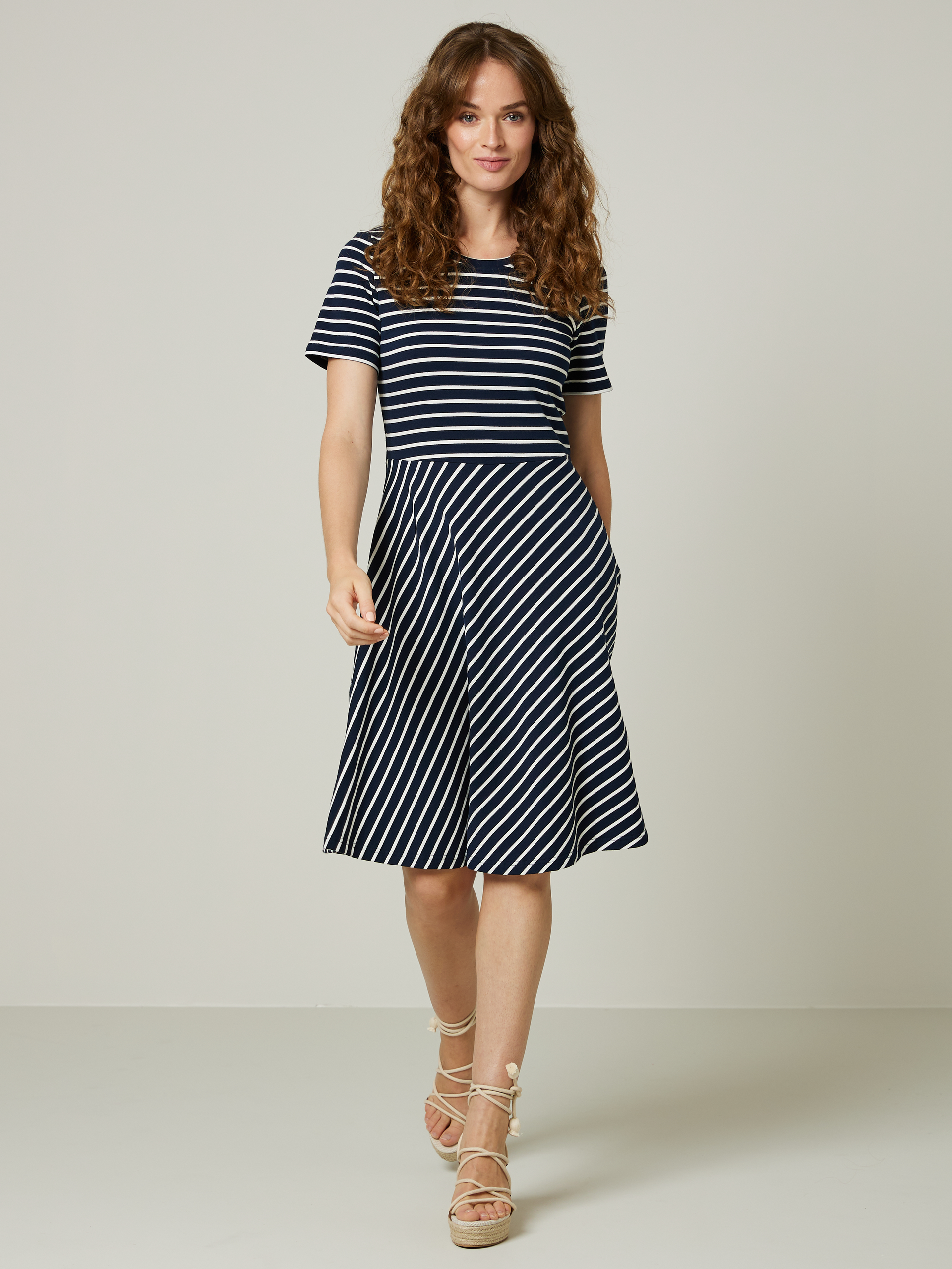 Nadiya kjole 7503572_EM6-JEANPAUL-H23-Front_3126_Nadiya kjole 7503572_Nadiya kjole EM6 7503572.jpg_Front||Front