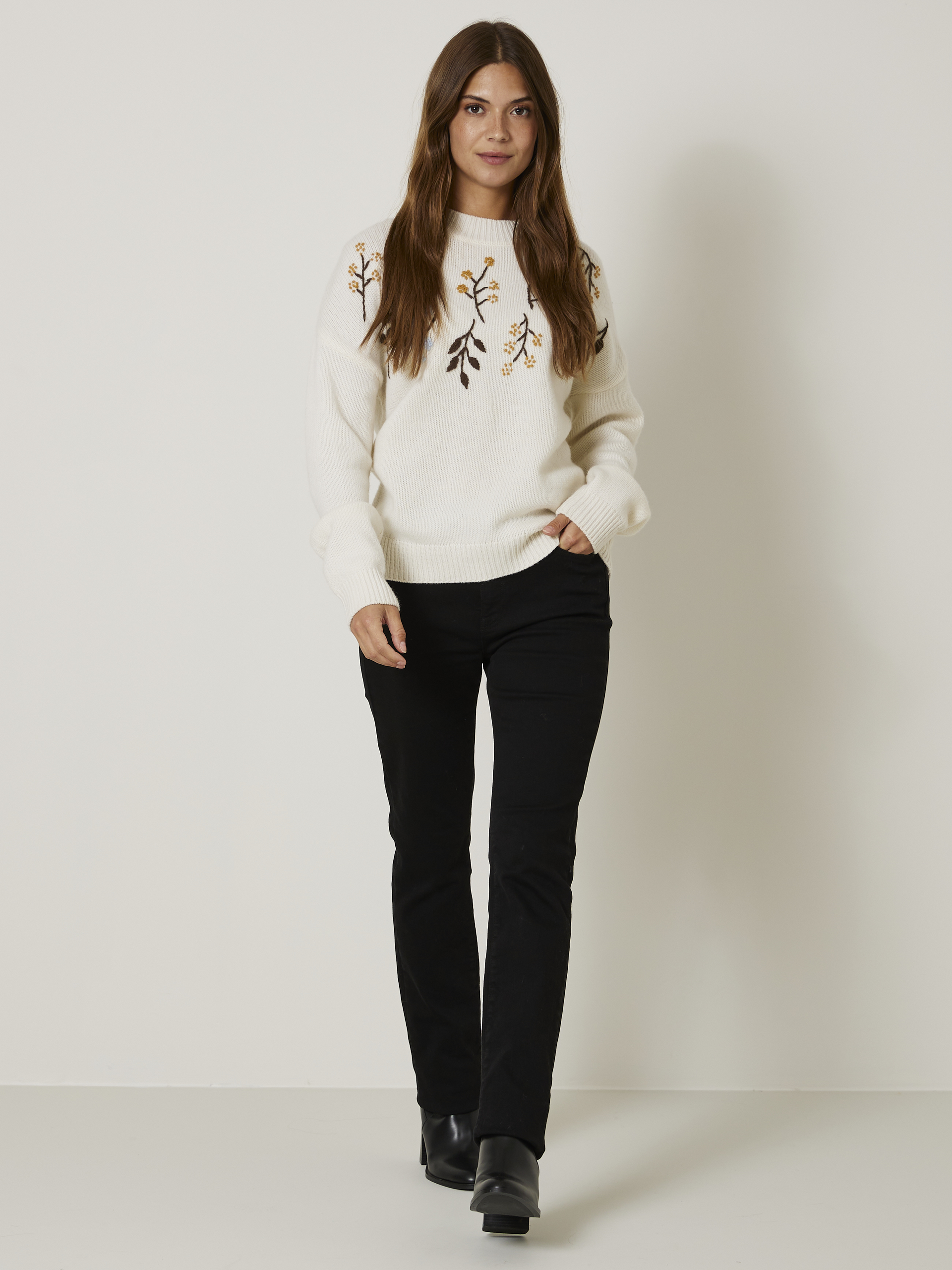 Ine straight jeans 7504223_O79-JEANPAUL-A23-Front_704_Ine straight jeans DAI_Ine straight jeans DAI 7504930.jpg_