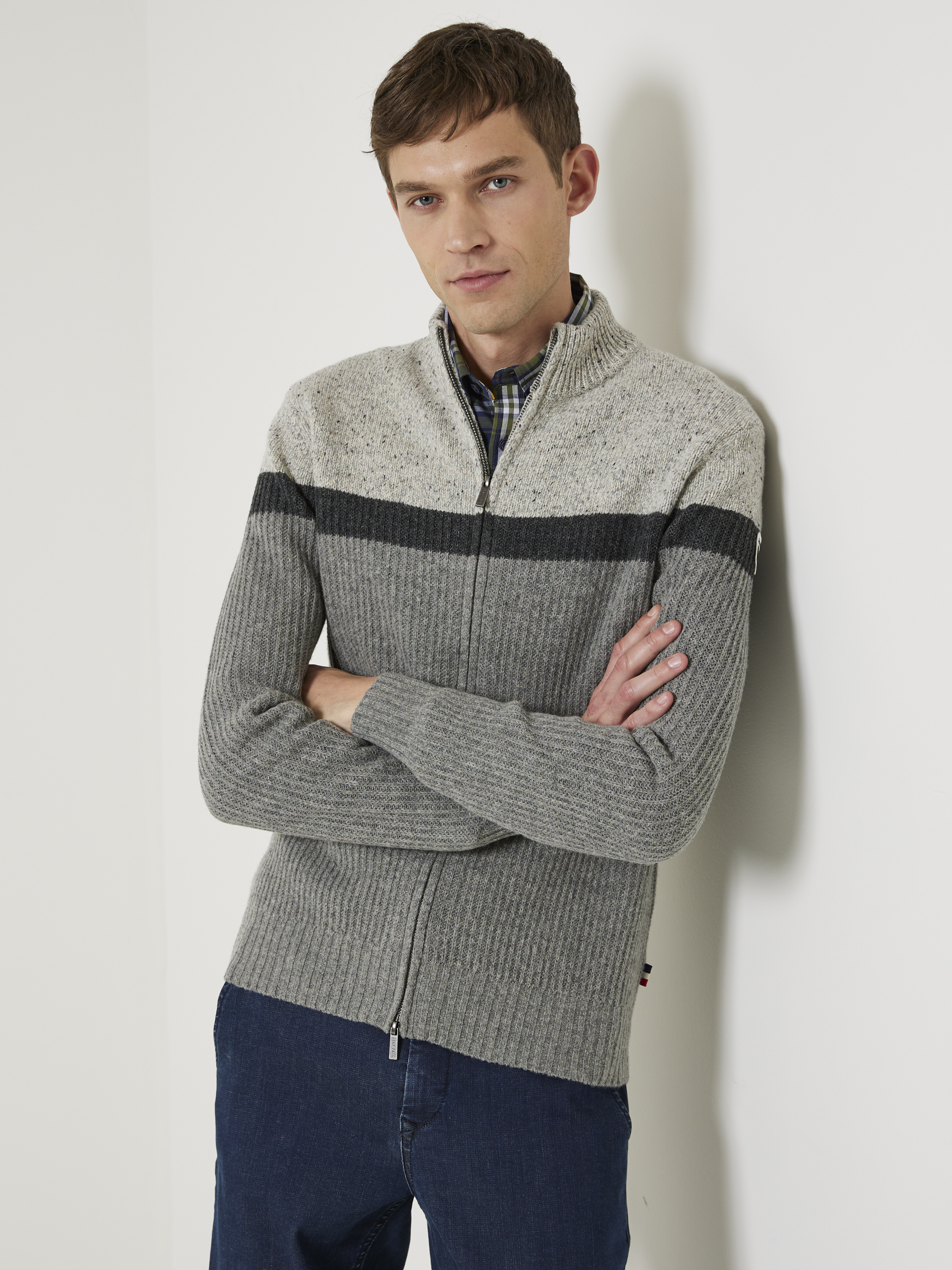 Maurizio cardigan 7504372_I2M-JEANPAUL-A23-Modell-Front_6985_IGH_Maurizio cardigan IGH.jpg_