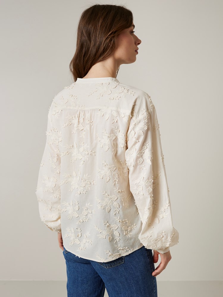 Elea bluse 7504608_O63-JEANPAUL-A23-Modell-Front_9409_Elea bluse O63_Elea bluse O63 7504608.jpg_Front||Front