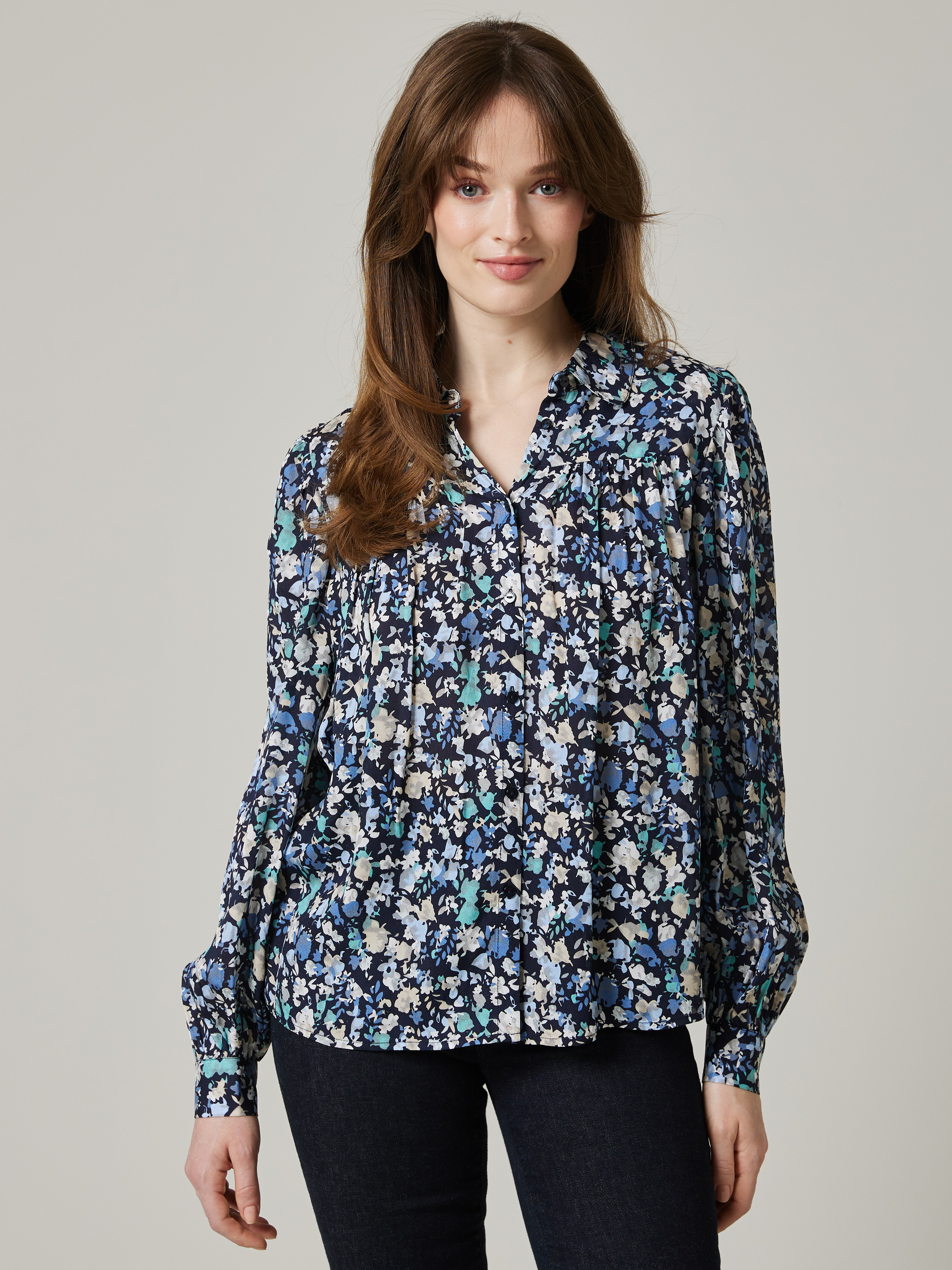 Annika bluse 7505227_EBR-JEANPAUL-W23-Modell-Front_3426_Annika bluse EBR_Annika bluse EBR 7505227.jpg_Front||Front