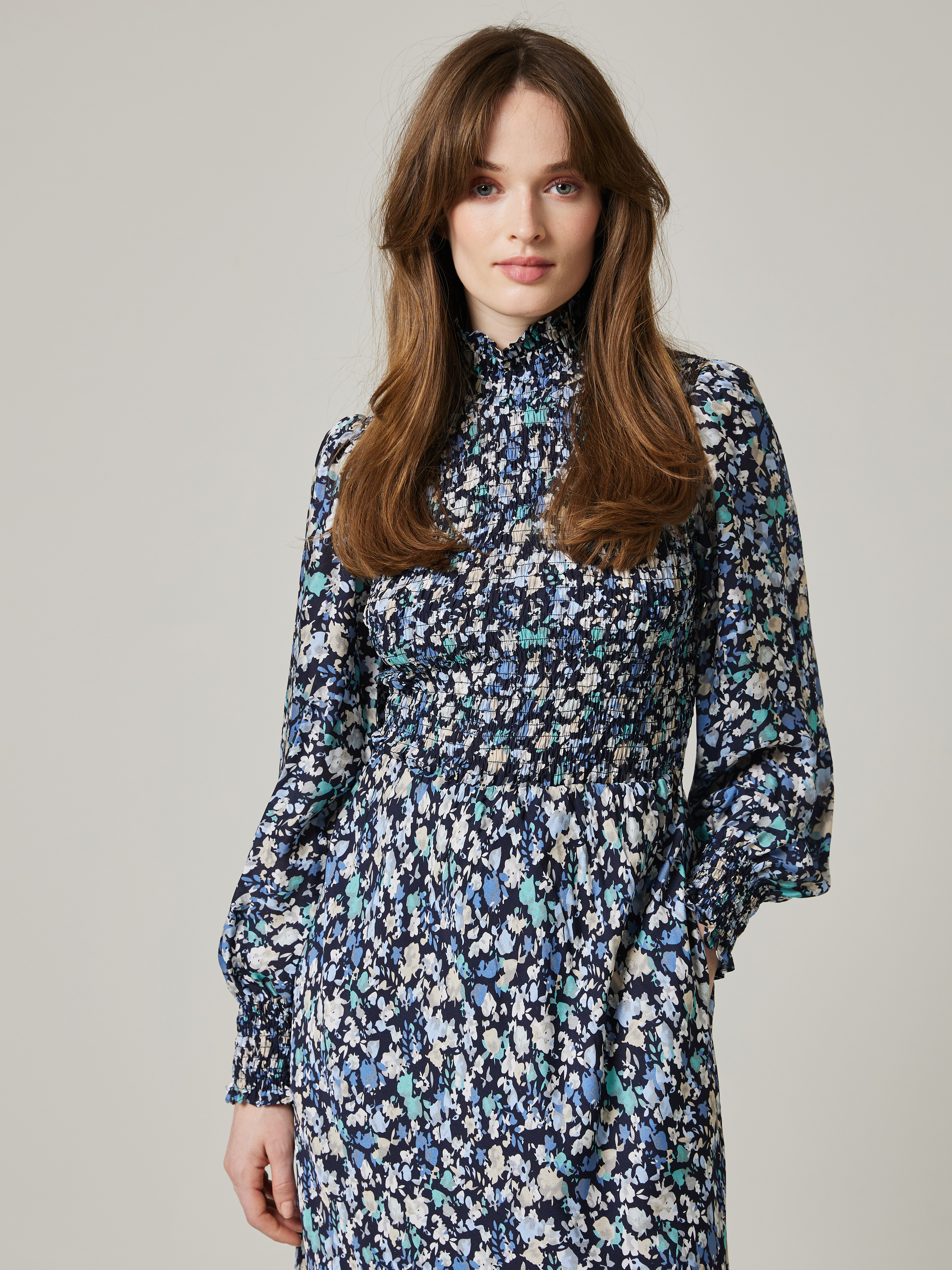 Annika kjole 7505228_EBR-JEANPAUL-W23-Modell-Front_6221_Annika kjole EBR 7505228.jpg_Front||Front