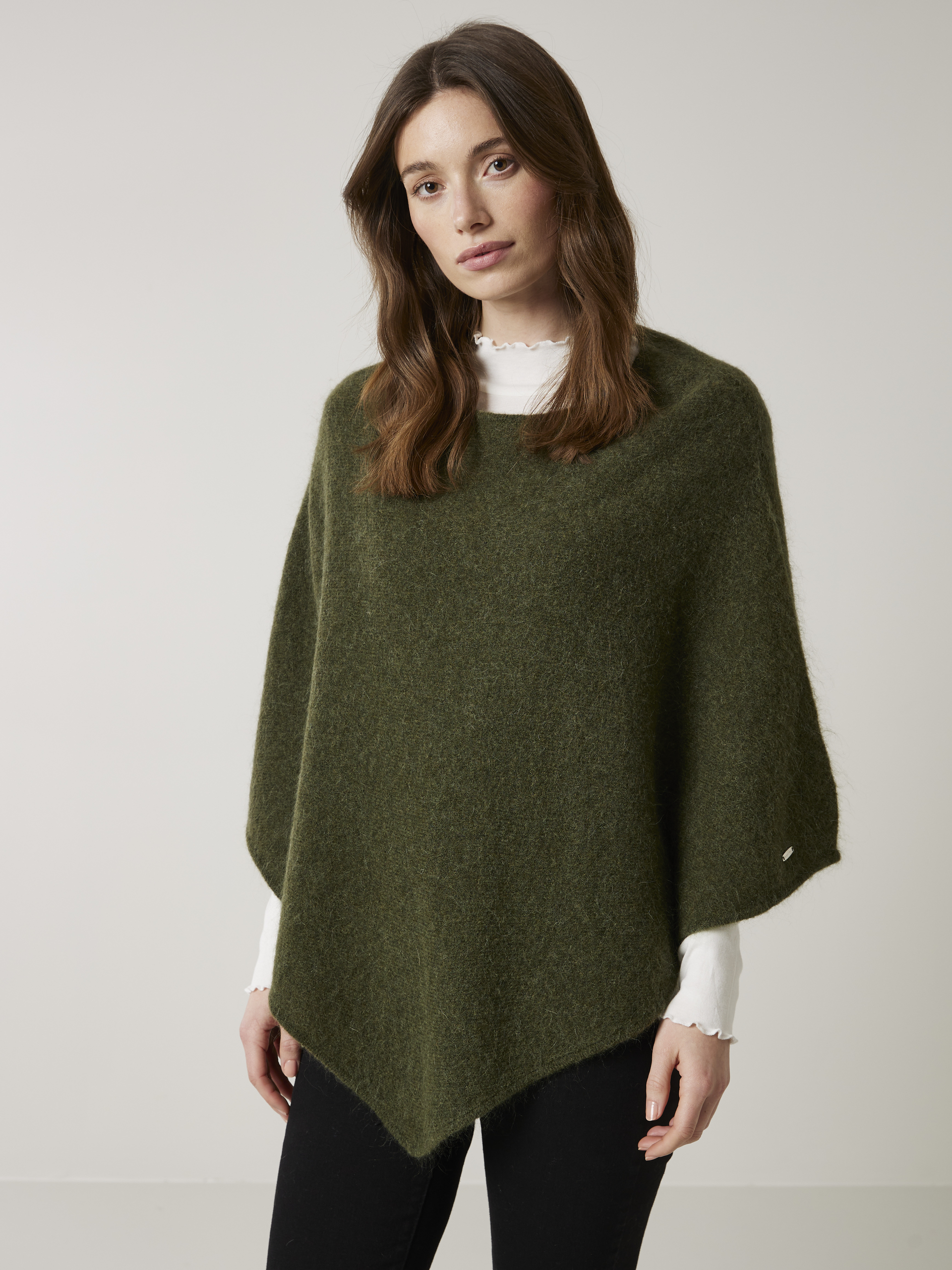 Lotty poncho 7505490_GTD-JEANPAUL-Lotty Poncho_A23-Modell (2)_Lotty poncho GTD_Lotty poncho GTD 7505490.jpg_