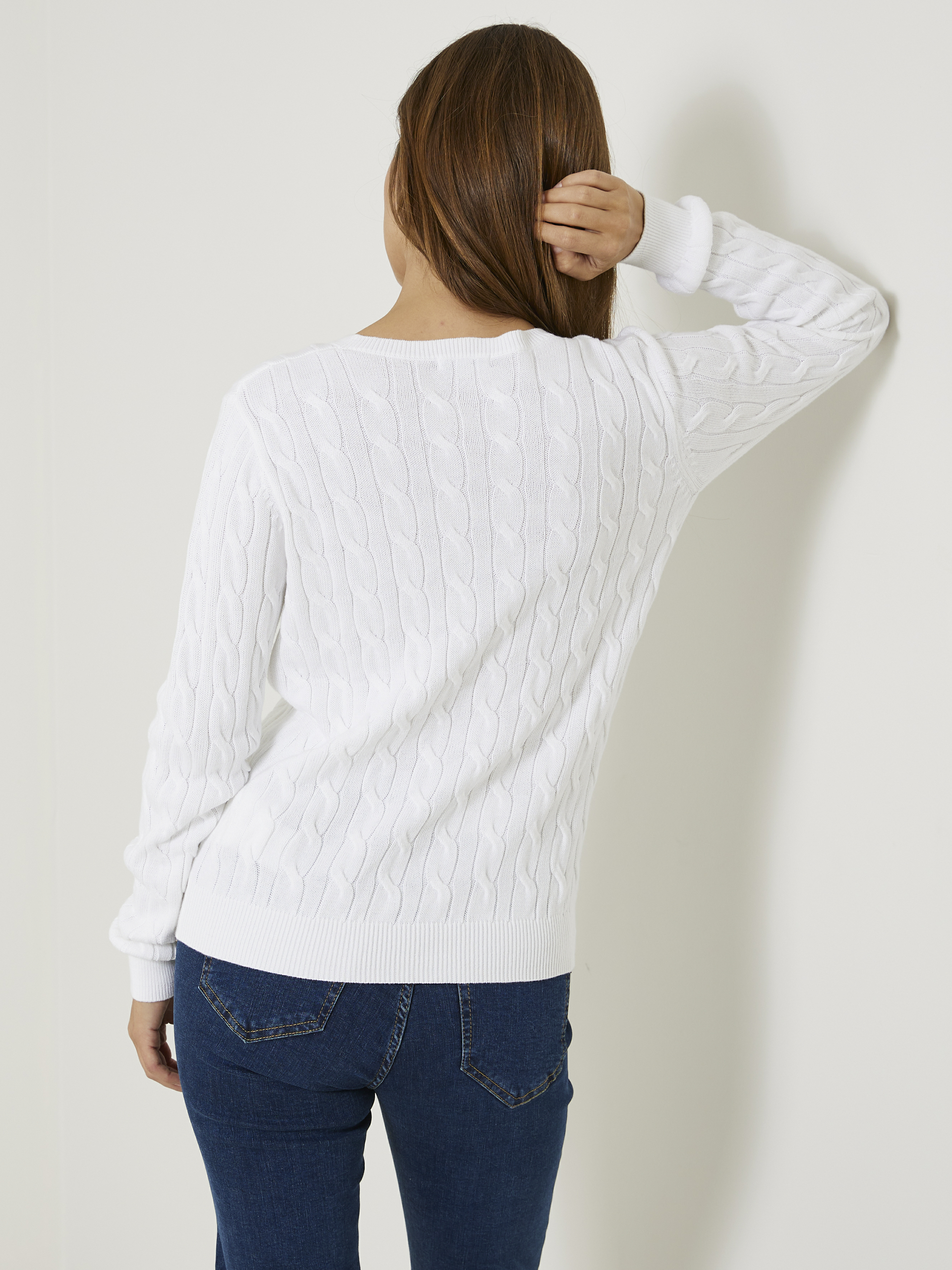 Iselin v-neck kabelgenser 7505952_O68-JEANPAUL-S24-Modell-Front_2090_Iselin v-neck kabelgenser O68_Iselin v-neck kabelgenser O68 7505952.jpg_Front||Front