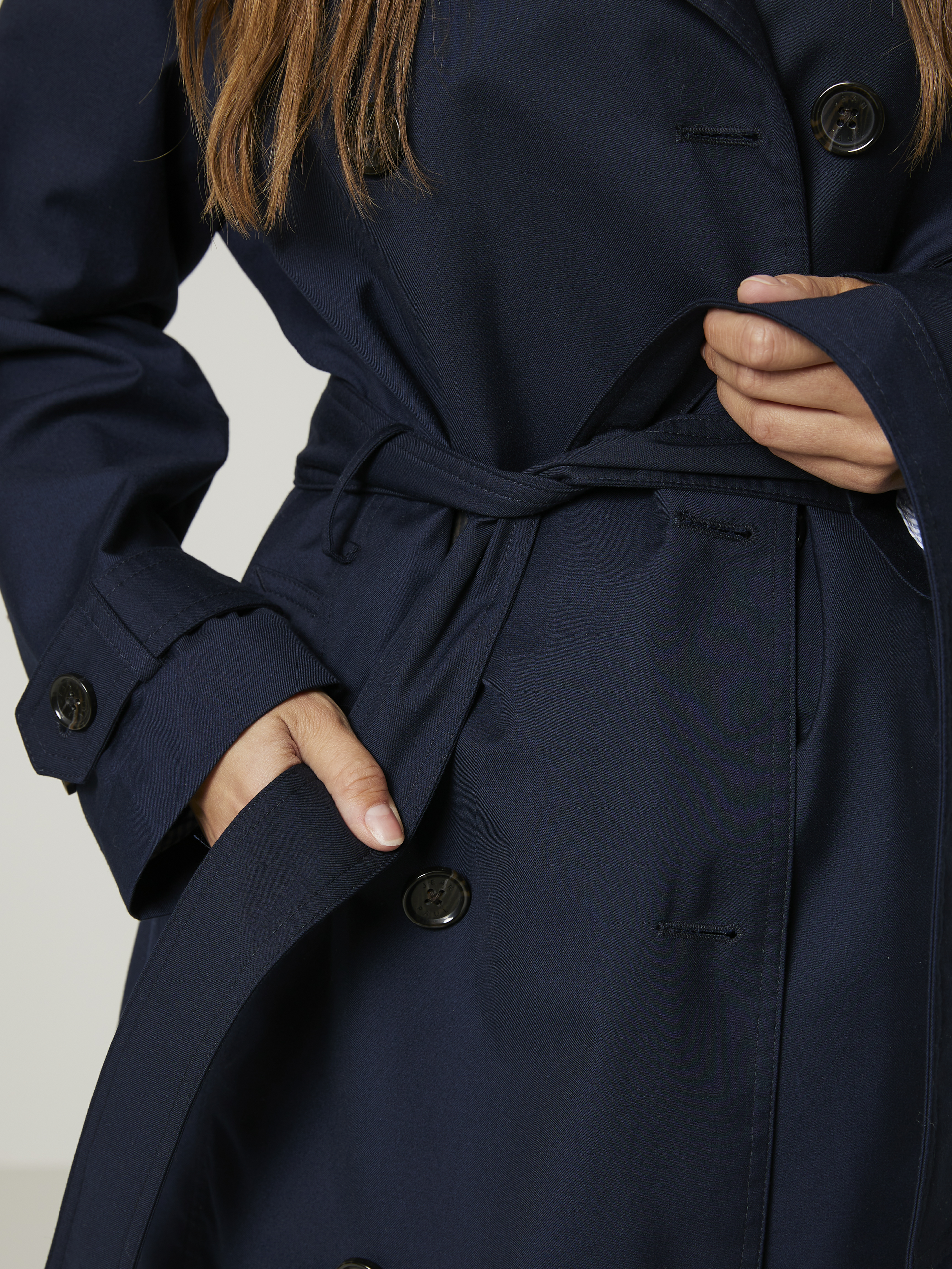Grace trench 7506085_EM6-JEANPAUL-S24-Modell-Front_9070_Grace trench EM6_Grace trench EM6 7506085.jpg_Front||Front