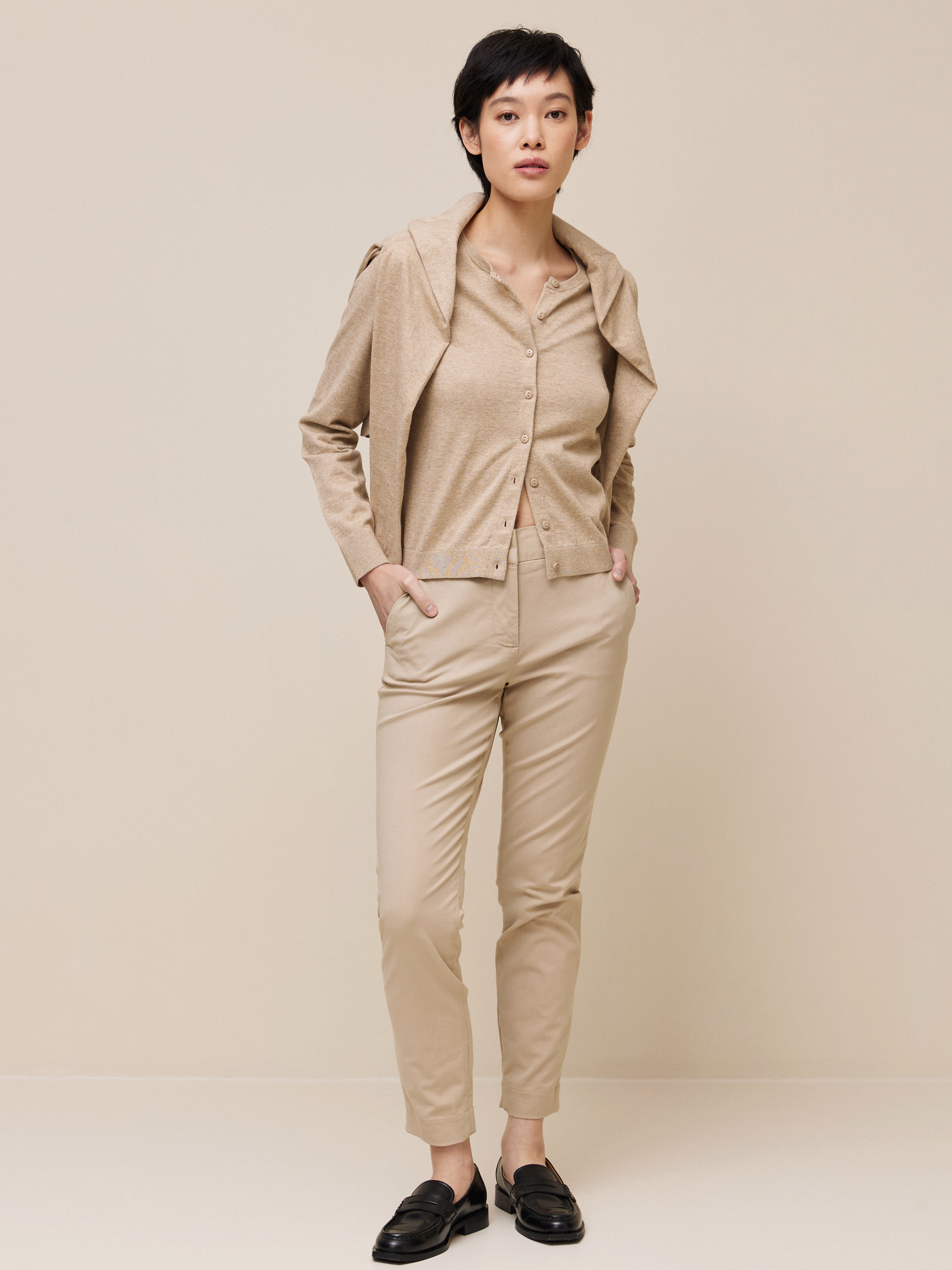 Caroline chino 7506096_I4Y_Jean Paul_Caroline Chino_S24 (3)_7506096 I4Y_Caroline chino I4Y.jpg_