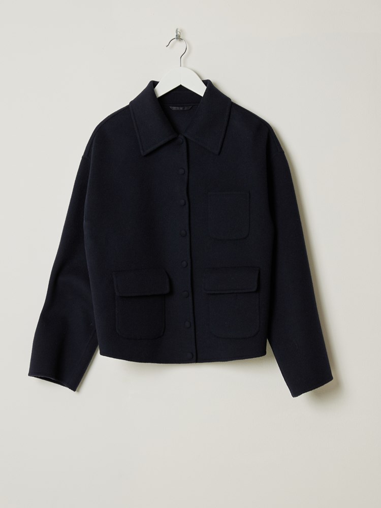 Edna jakke 7506098_EM6-JEANPAUL-S24-Front_3554_Edna jakke EM6_Edna jakke EM6 7511470.jpg_