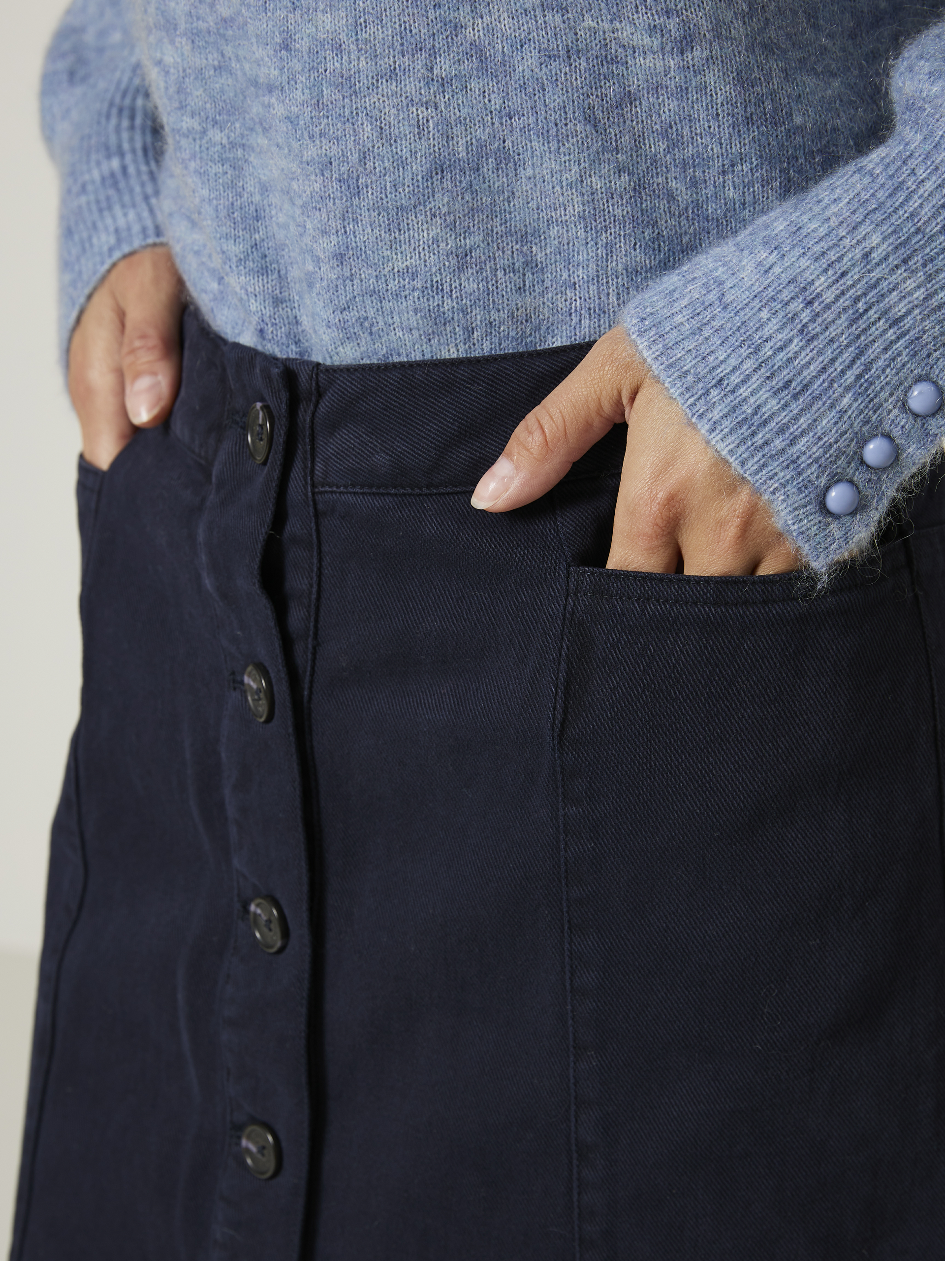 Minda skjørt 7506159_EM6-JEANPAUL-S24-Modell-Front_1900_Minda skjørt EM6_Minda skjørt EM6 7506159.jpg_Front||Front
