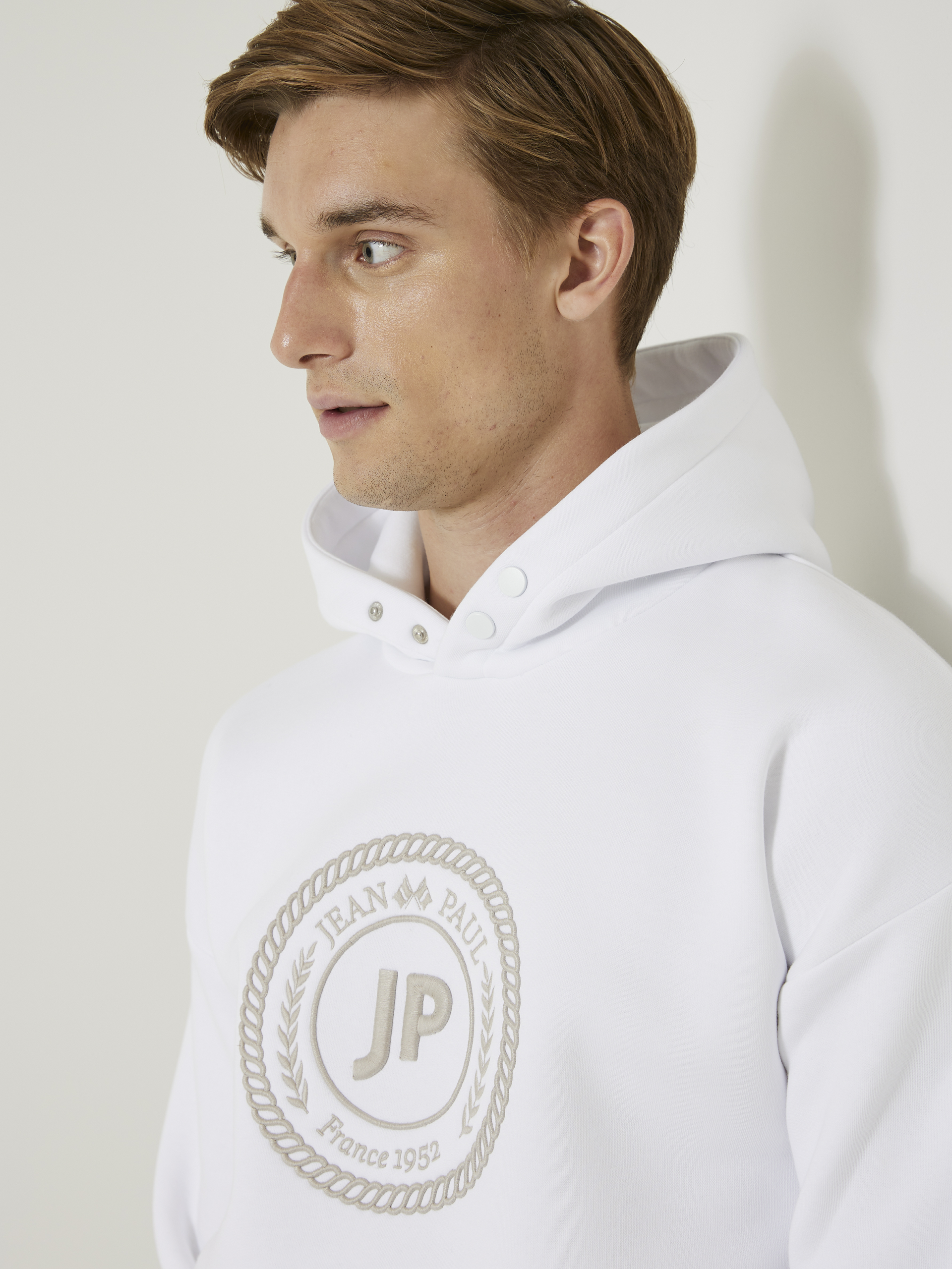Borg hettegenser 7506178_O68-JEANPAUL-S24-Modell-Front_2053_Borg hettegenser O68 7506178.jpg_Front||Front