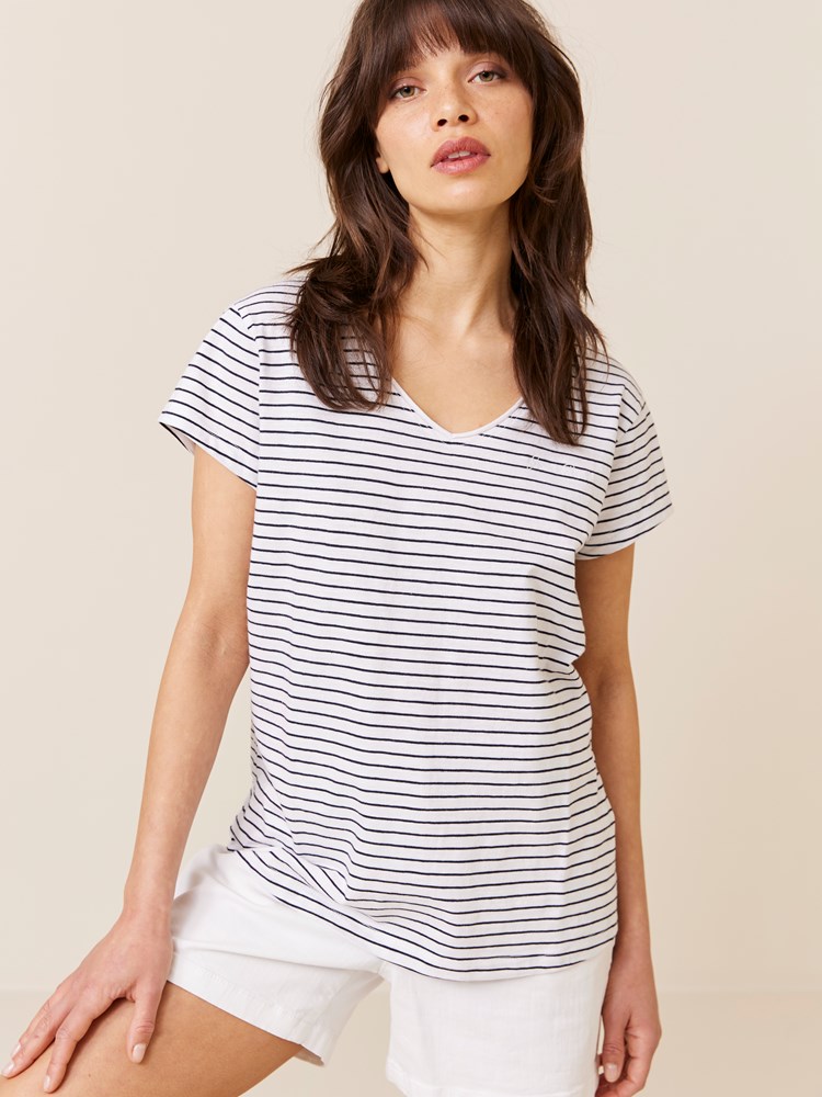 Agnais stripet t-skjorte 7508111_EM6-JEANPAUL-H24-Front_5067_Agnais stripet t-skjorte EM6_Agnais stripet t-skjorte EM6 7512140.jpg_