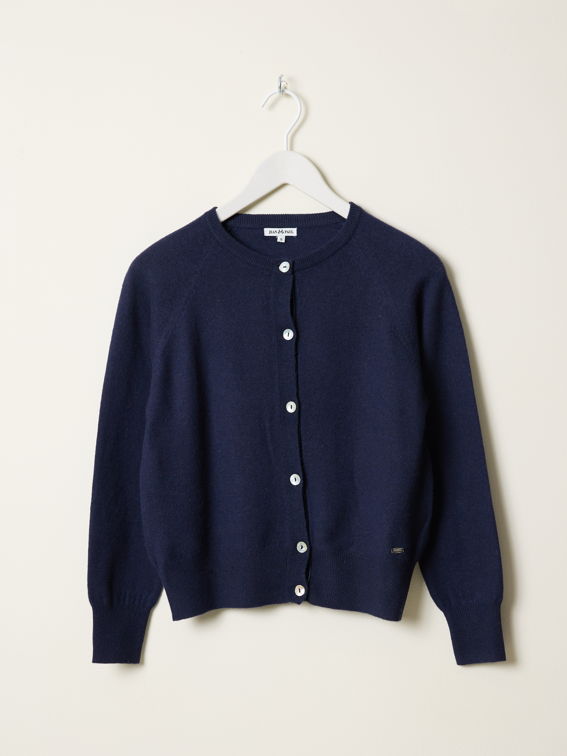Maggie cardigan 7509136_EM6-JEANPAUL-W24-Front_6853_Maggie cardigan EM6_Maggie cardigan EM6 7509136.jpg_