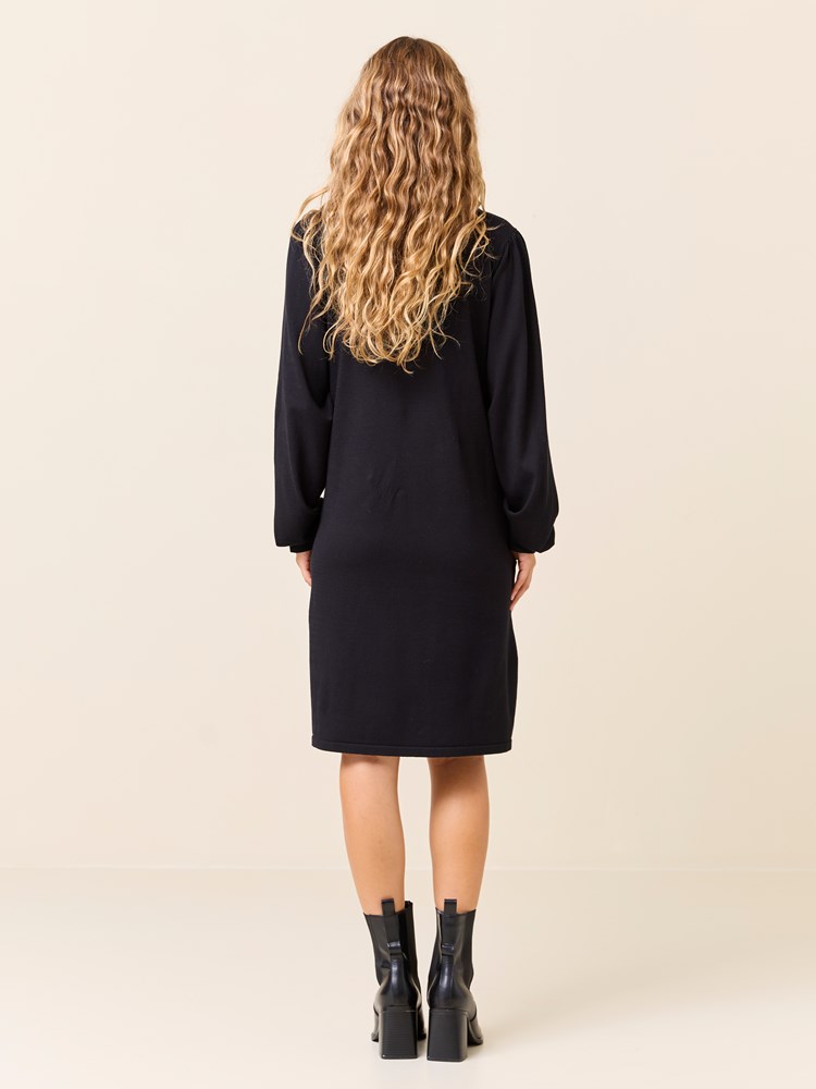 Polly kjole 7509322_C25-JEANPAUL-W24-Modell-Front_7079_Polly kjole C25 7509322.jpg_Front