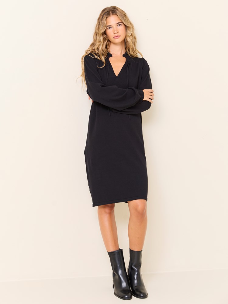 Polly kjole 7509322_C25-JEANPAUL-W24-Modell-Front_7234_Polly kjole C25 7509322.jpg_Front