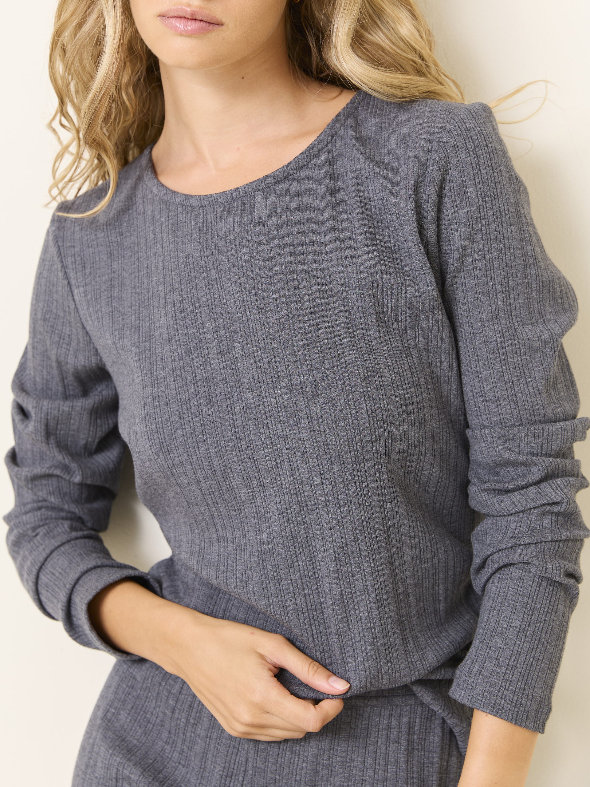 Leana genser 7509458_I7C-JEANPAUL-W24-Modell-Front_4801_Leana genser I7C 7509458.jpg_Front