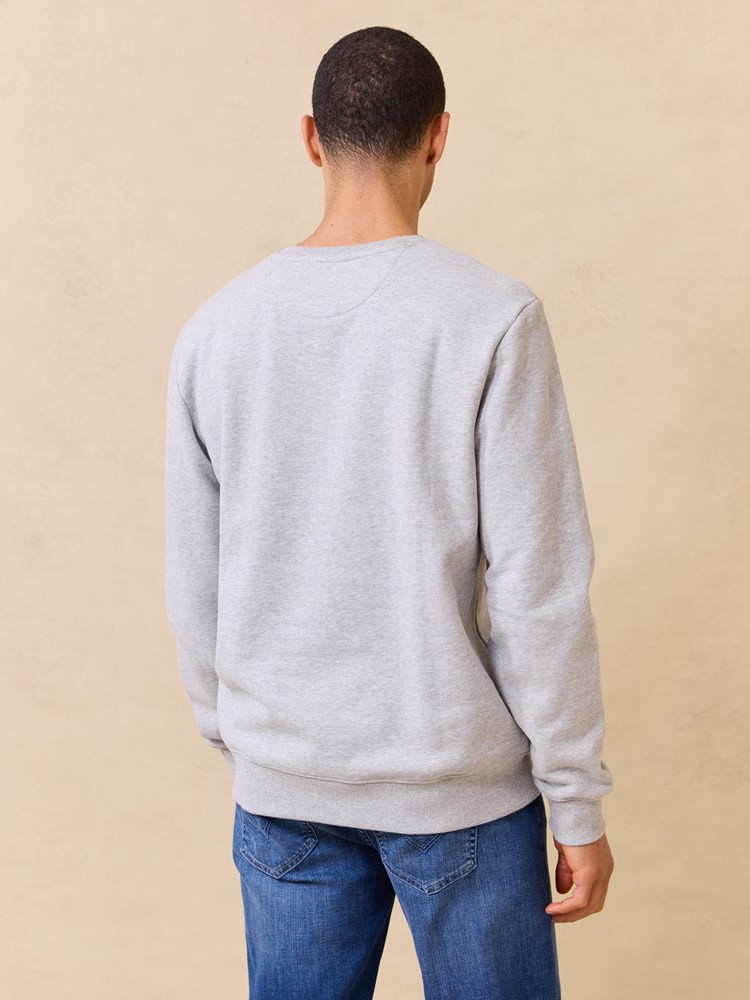 Royan collegegenser 7510045_IEB-JEANPAUL-S25-Modell-Front_2091_Royan collegegenser IEB_Royan collegegenser IEB 7510045.jpg_