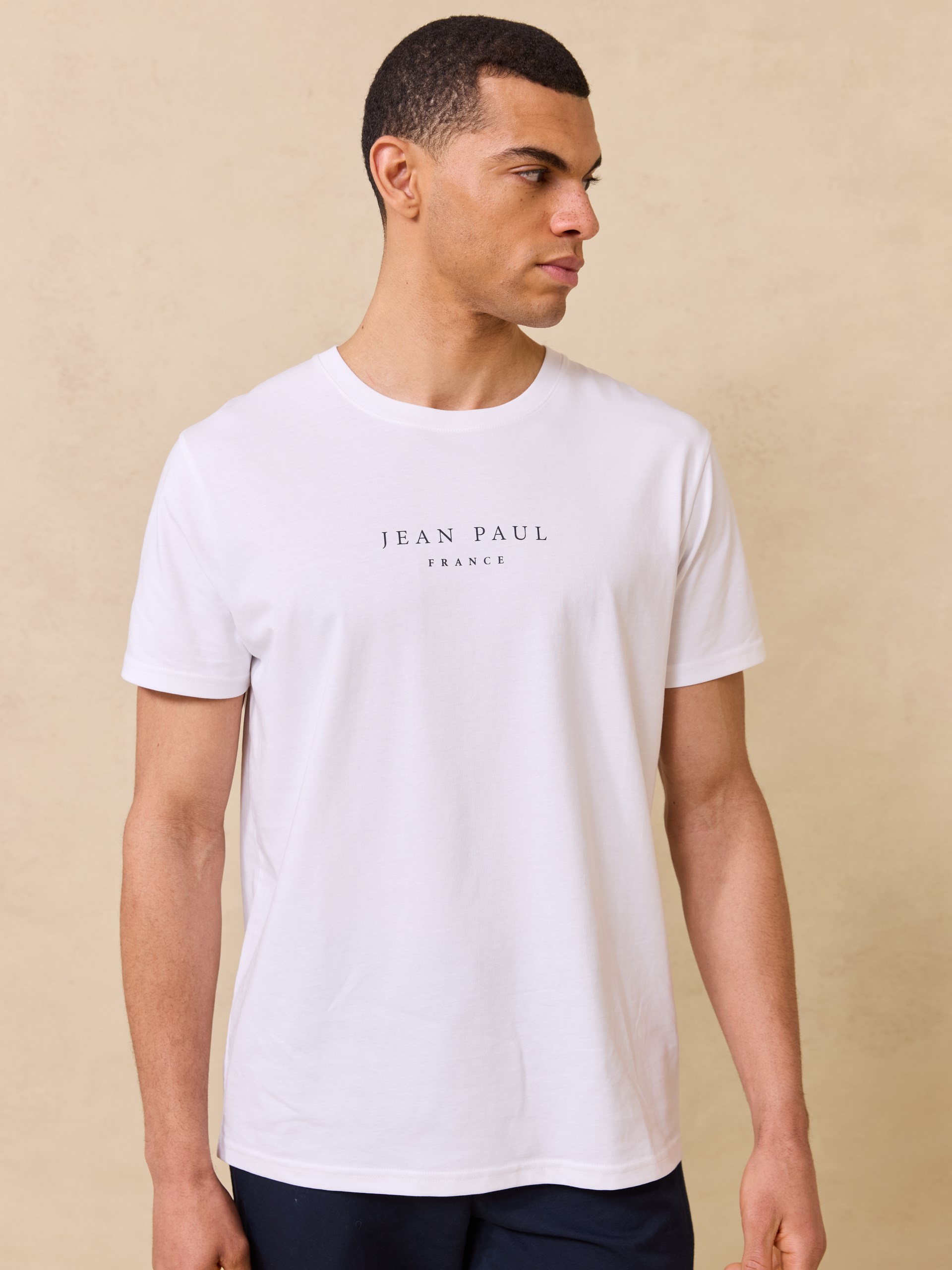 7510064 O68 7510064_O68-JEANPAUL-S25-Modell-Front_4762 (3)_Loup t-skjorte O68_Loup t-skjorte O68 7510064.jpg_