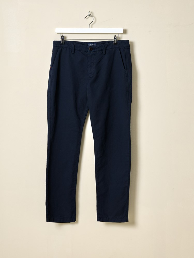 Liam colino chino 7510402_EM6-JEANPAUL-S25-Front_2509_Liam colino chino_Liam colino chino EM6 7510402.jpg_Front||Front