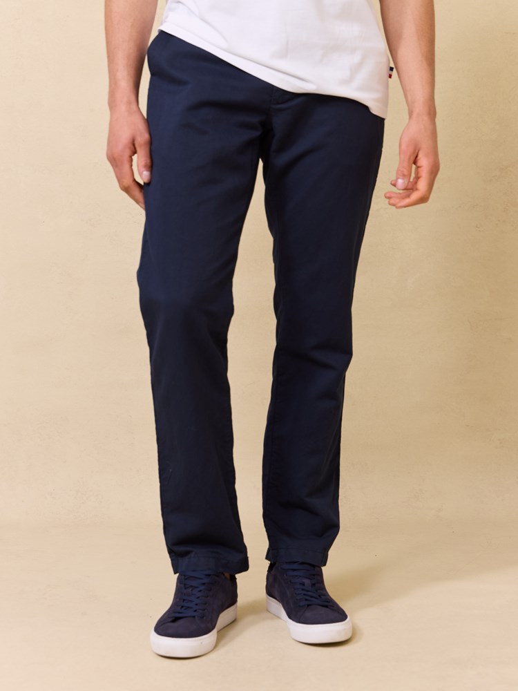 Liam colino chino 7510402_EM6-JEANPAUL-S25-Modell-Front_5411_Liam colino chino EM6_Liam colino chino EM6 7510402.jpg_Front||Front