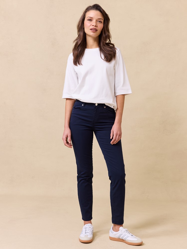 Sabine cropped color 7510416_EM6_Jean Paul_Sabine Cropped Color_S25_Sabine cropped color EM6_Sabine cropped color EM6 7510416.jpg_