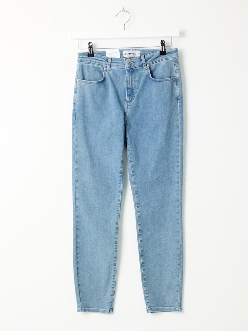 7515341 DAE 7510419_DAE-JEANPAUL-S25-Front_7283_Sabine cropped jeans DAE.jpg_