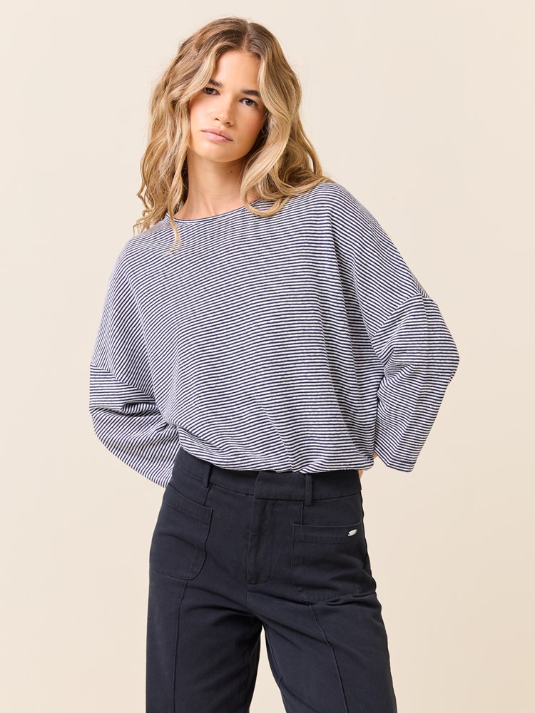 Tina stripet topp 7511004_EM6_Jean Paul_Tina Stripet Topp_S25 (6)_Tina stripet topp EM6_Tina stripet topp EM6 7511004.jpg_