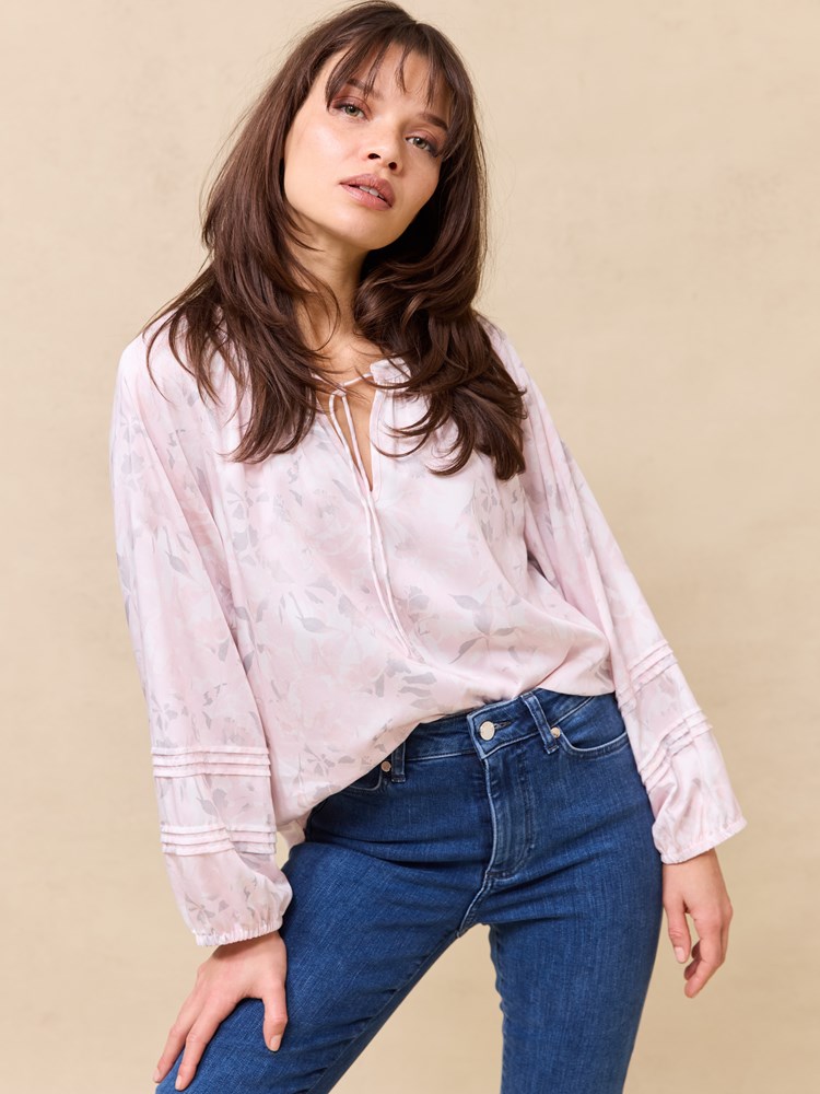 Luca bluse 7511395_S39-JEANPAUL-H25-Modell-Front_3271_Luca bluse S39_Luca bluse S39 7511395.jpg_Front||Front