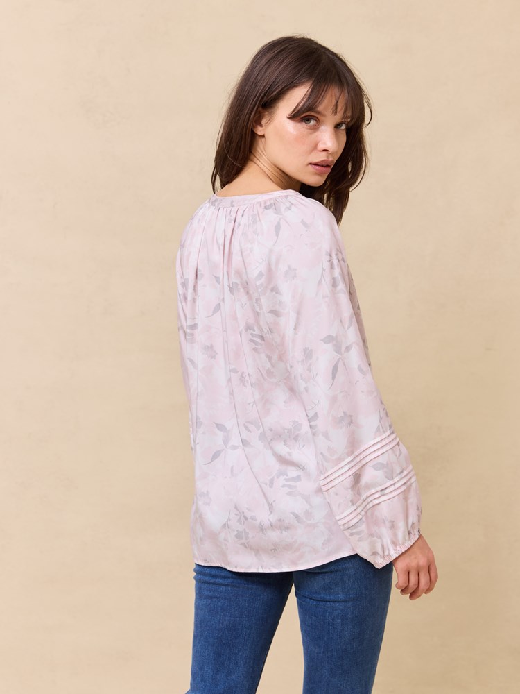 Luca bluse 7511395_S39-JEANPAUL-H25-Modell-Front_6041_Luca bluse S39_Luca bluse S39 7511395.jpg_Front||Front